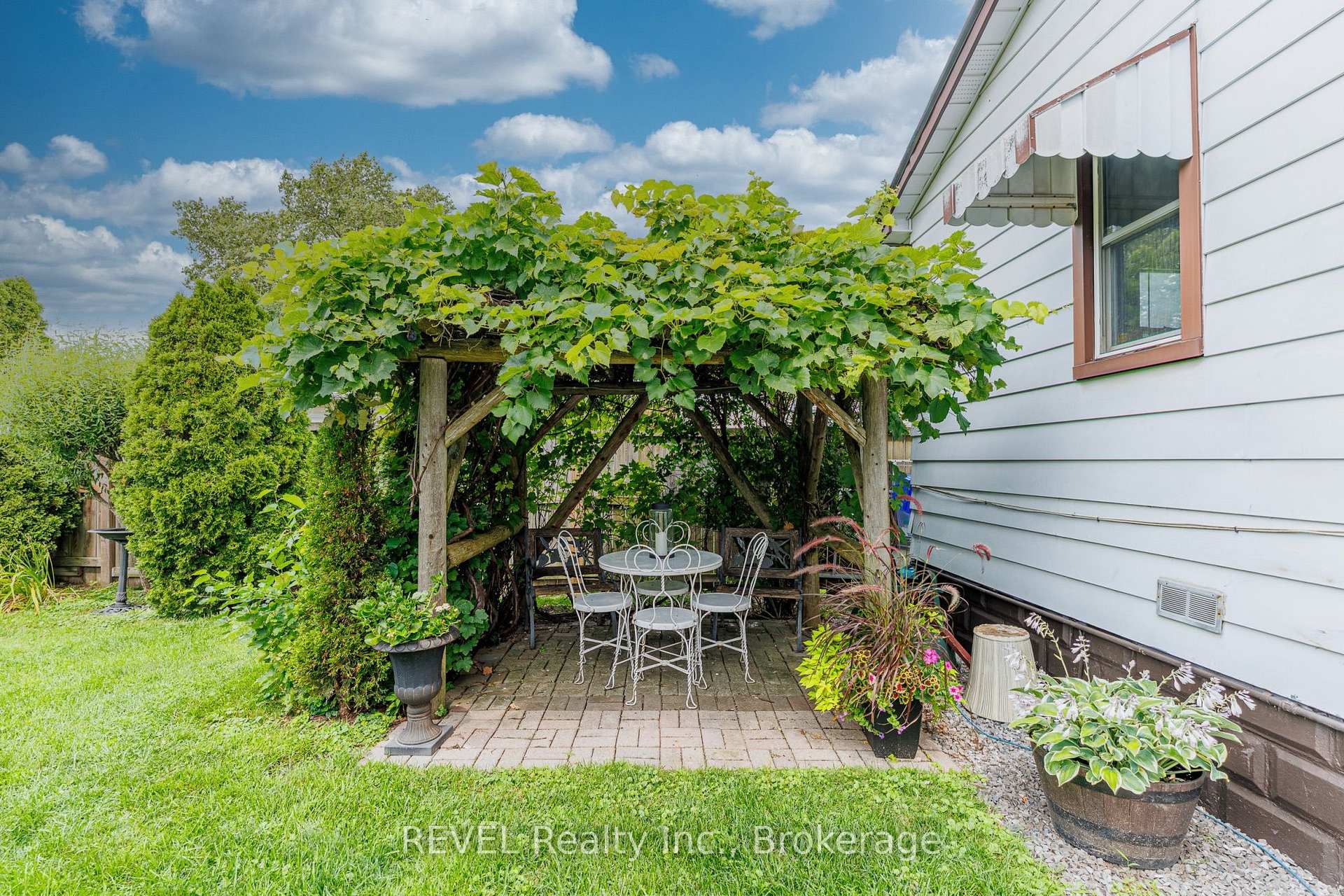 Photo 39 of 66 Semley Avenue, Welland, Broadway — HOMEH