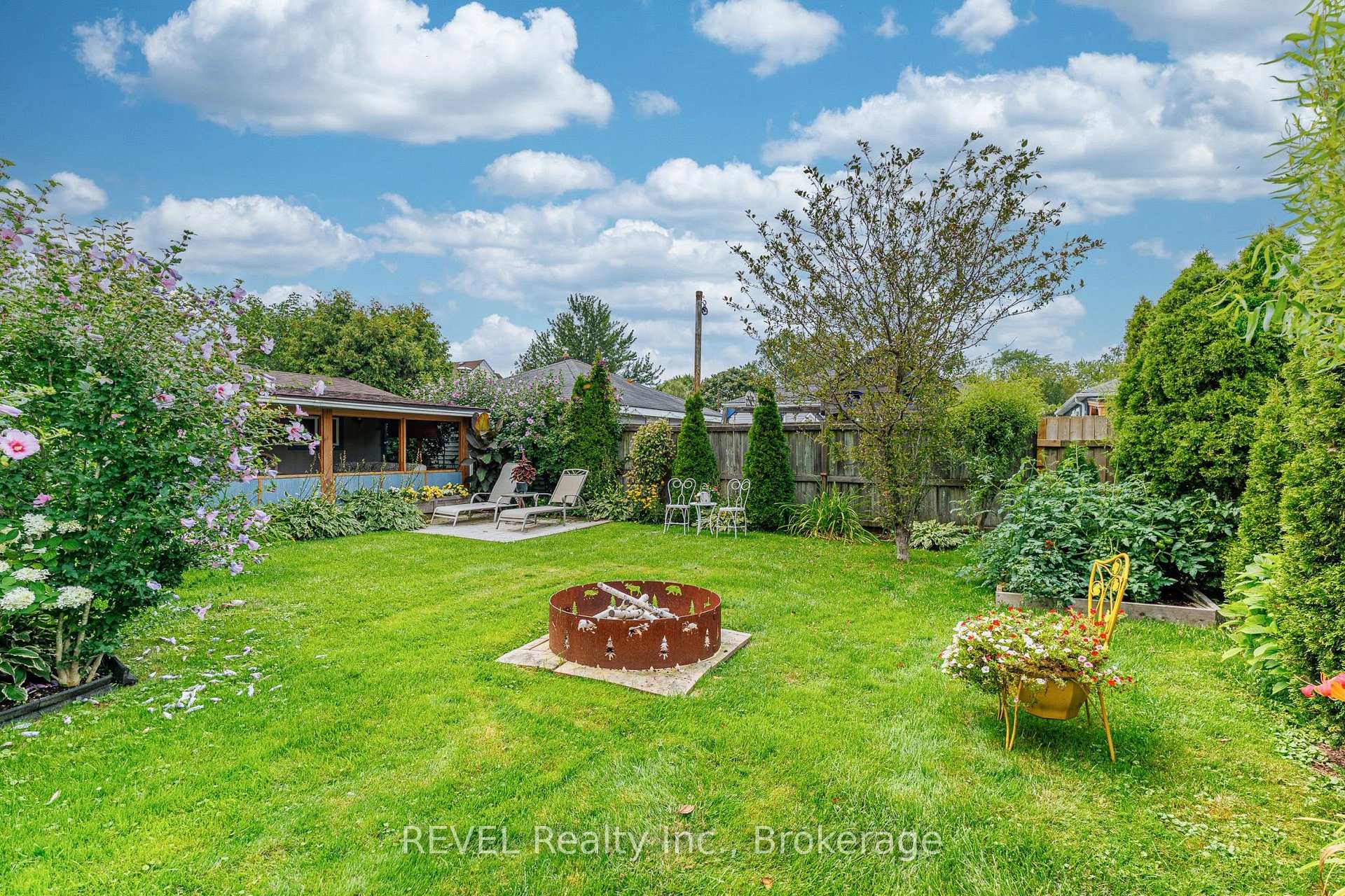 Photo 40 of 66 Semley Avenue, Welland, Broadway — HOMEH