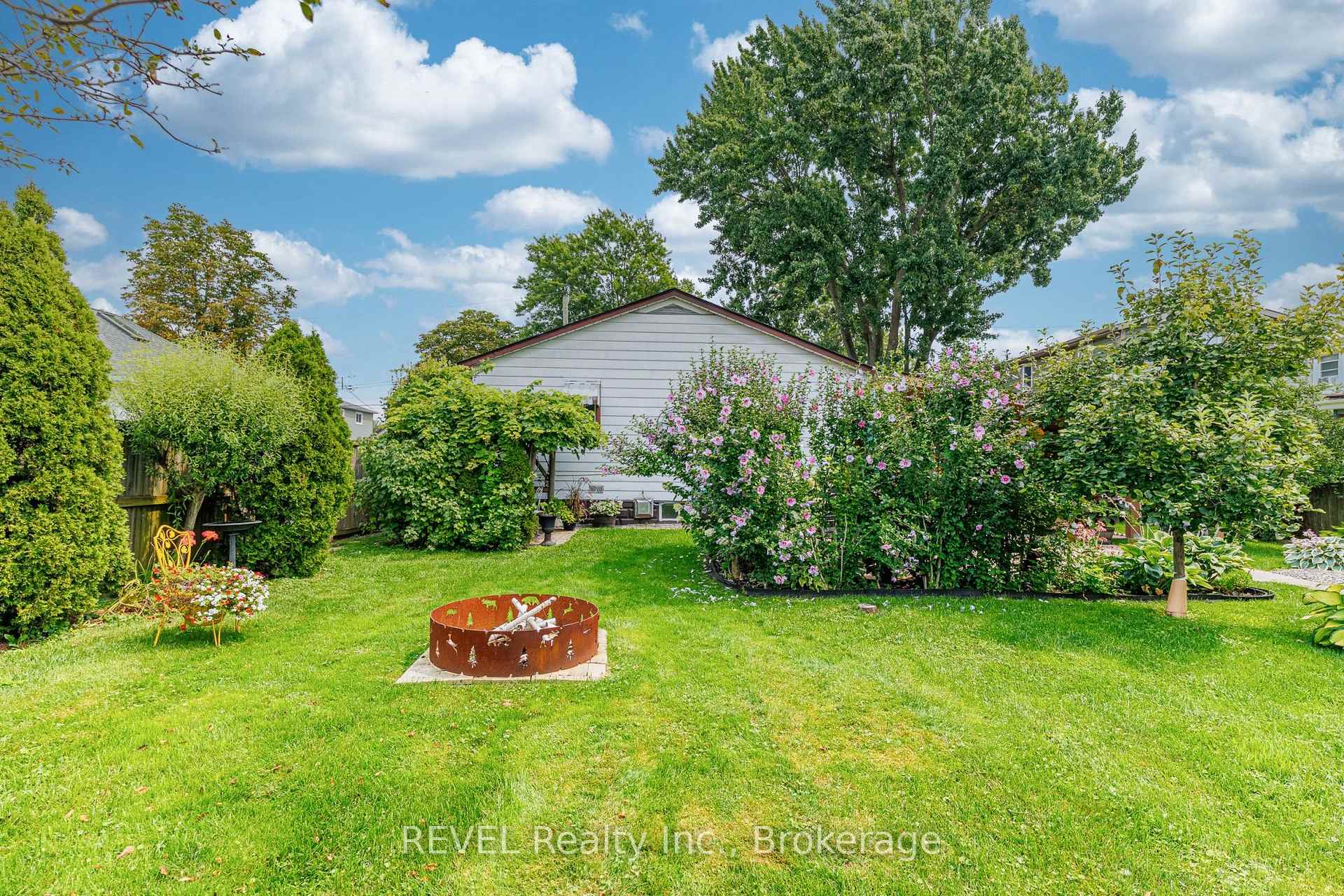 Photo 41 of 66 Semley Avenue, Welland, Broadway — HOMEH