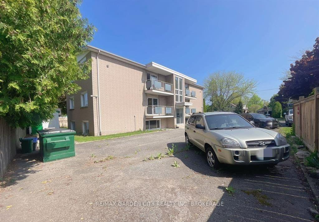 Photo 3 of Unit 1, 15 John Street, St. Catharines, Port Dalhousie — HOMEH