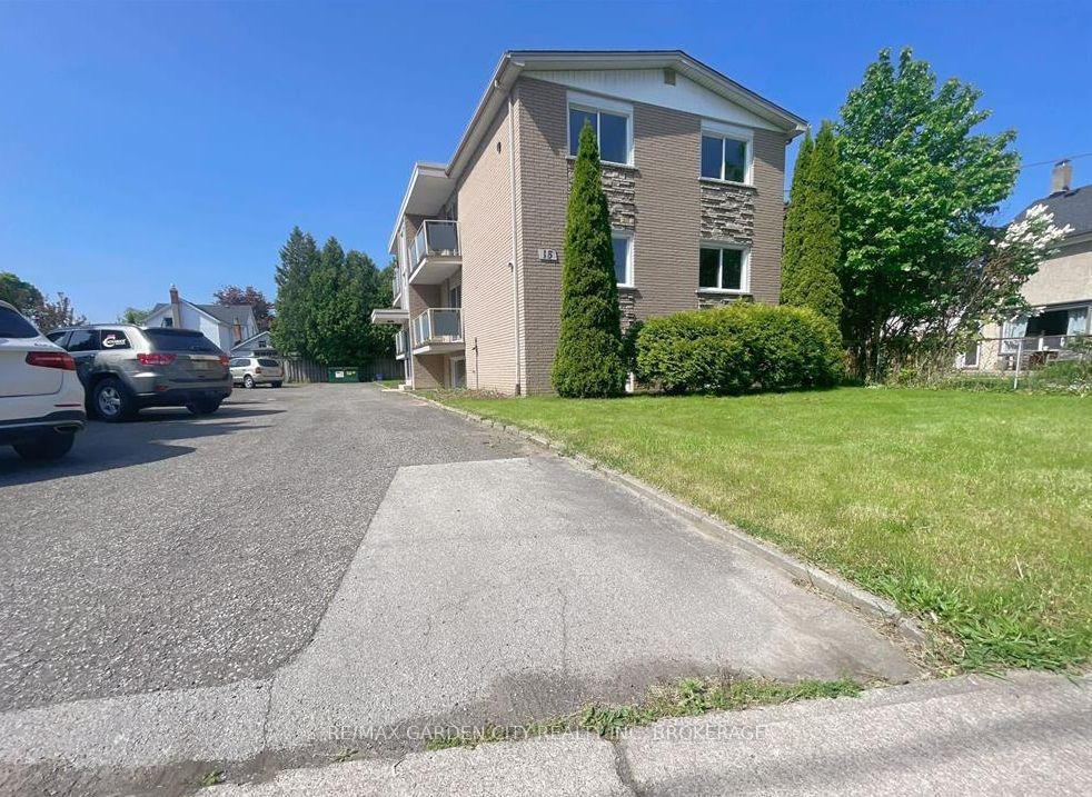 Photo 4 of Unit 1, 15 John Street, St. Catharines, Port Dalhousie — HOMEH