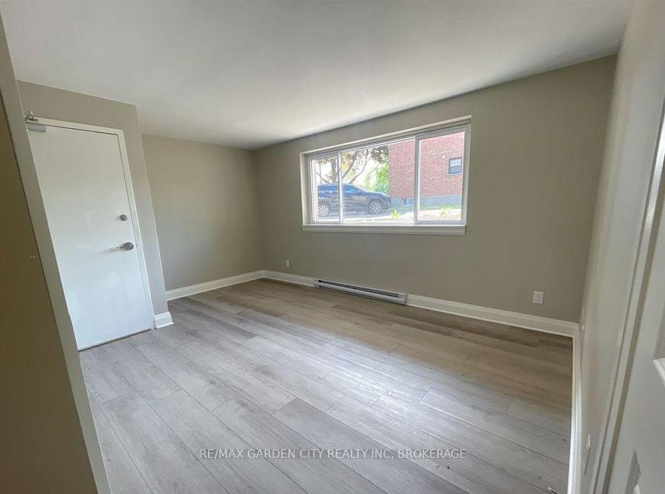 Photo 6 of Unit 1, 15 John Street, St. Catharines, Port Dalhousie — HOMEH