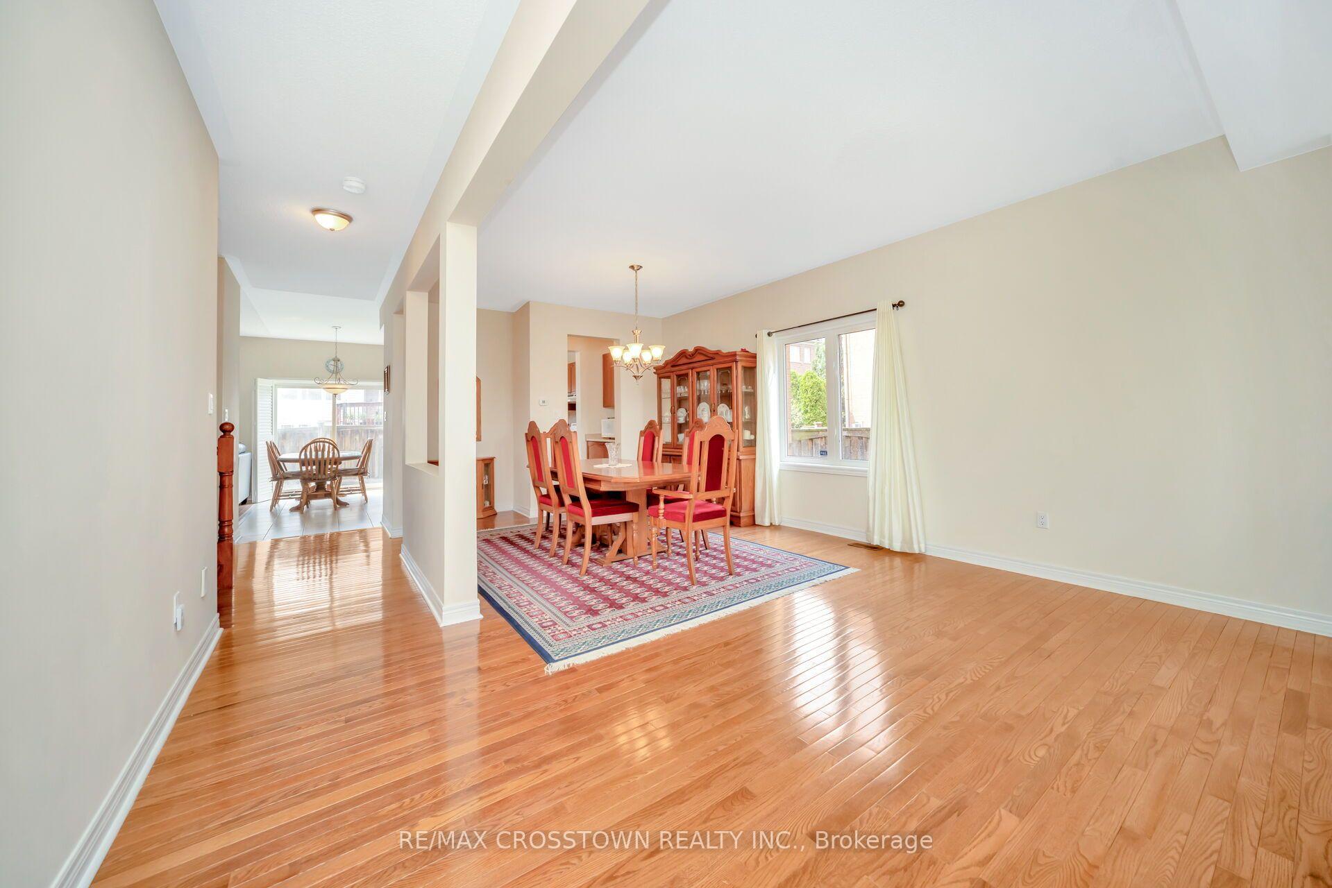 Photo 4 of 67 Sorbonne Drive, Brampton, Vales of Castlemore North — HOMEH