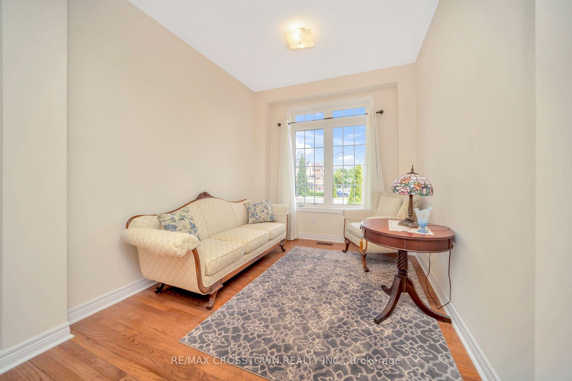 Photo 5 of 67 Sorbonne Drive, Brampton, Vales of Castlemore North — HOMEH