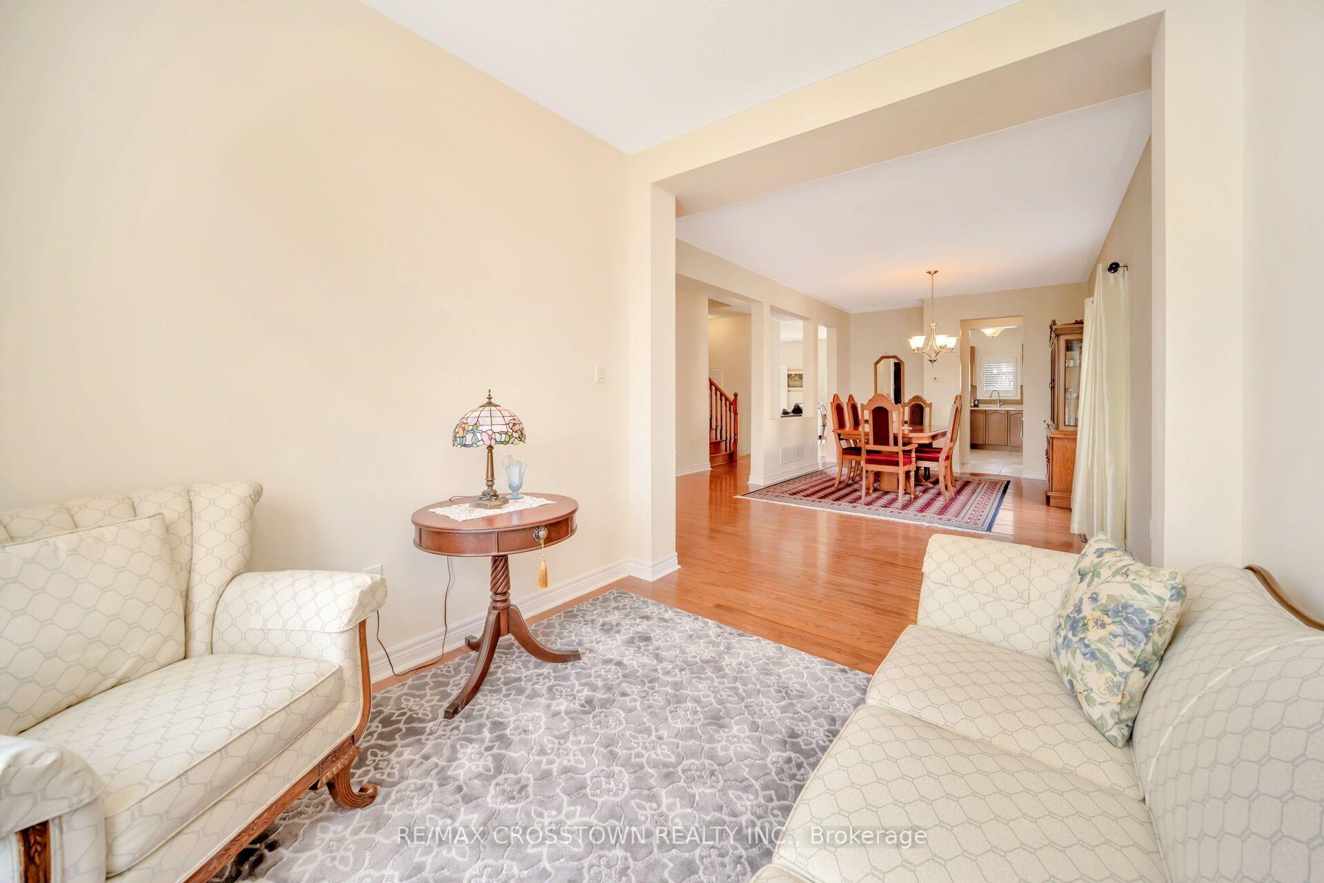 Photo 7 of 67 Sorbonne Drive, Brampton, Vales of Castlemore North — HOMEH