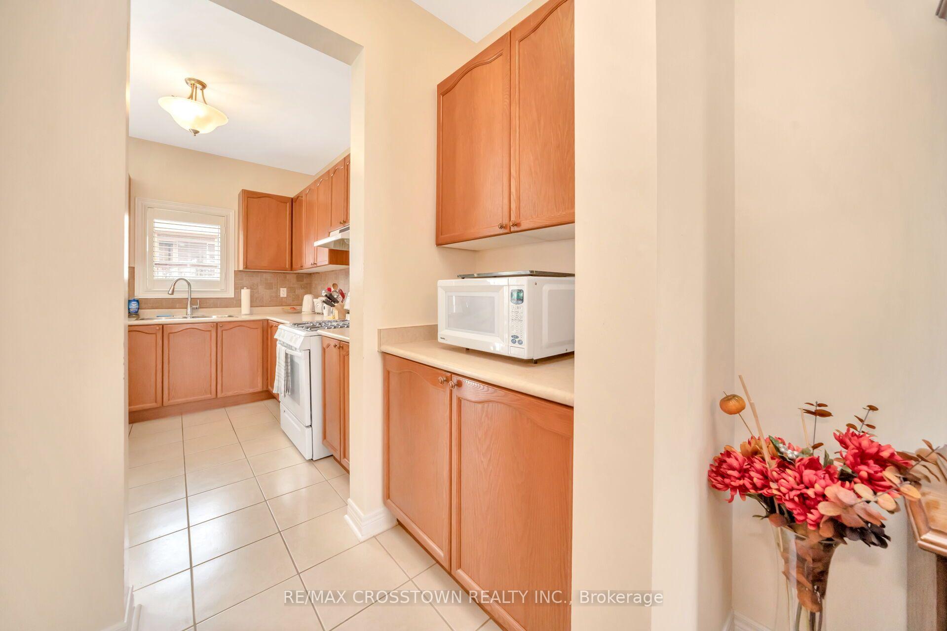 Photo 10 of 67 Sorbonne Drive, Brampton, Vales of Castlemore North — HOMEH