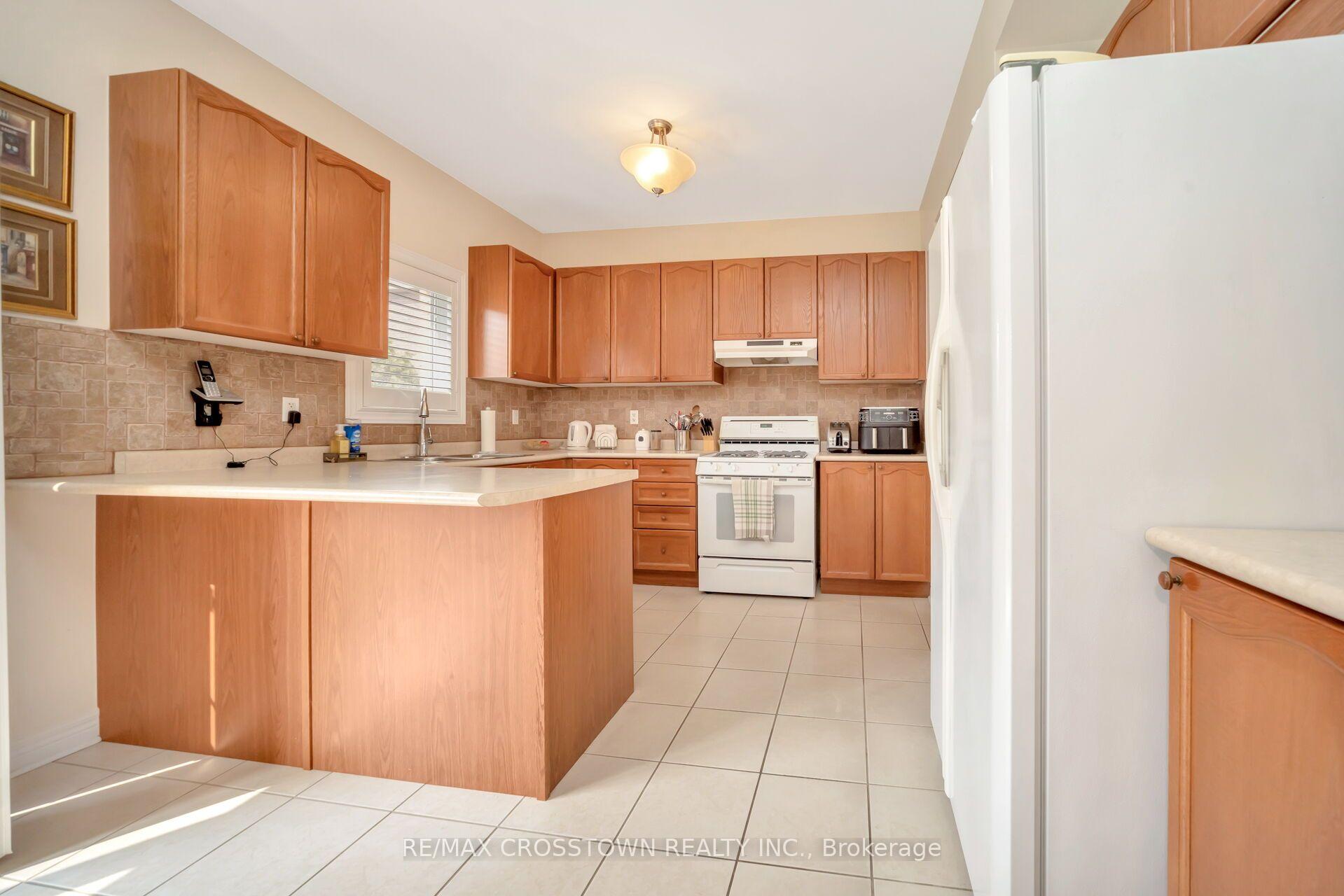 Photo 12 of 67 Sorbonne Drive, Brampton, Vales of Castlemore North — HOMEH