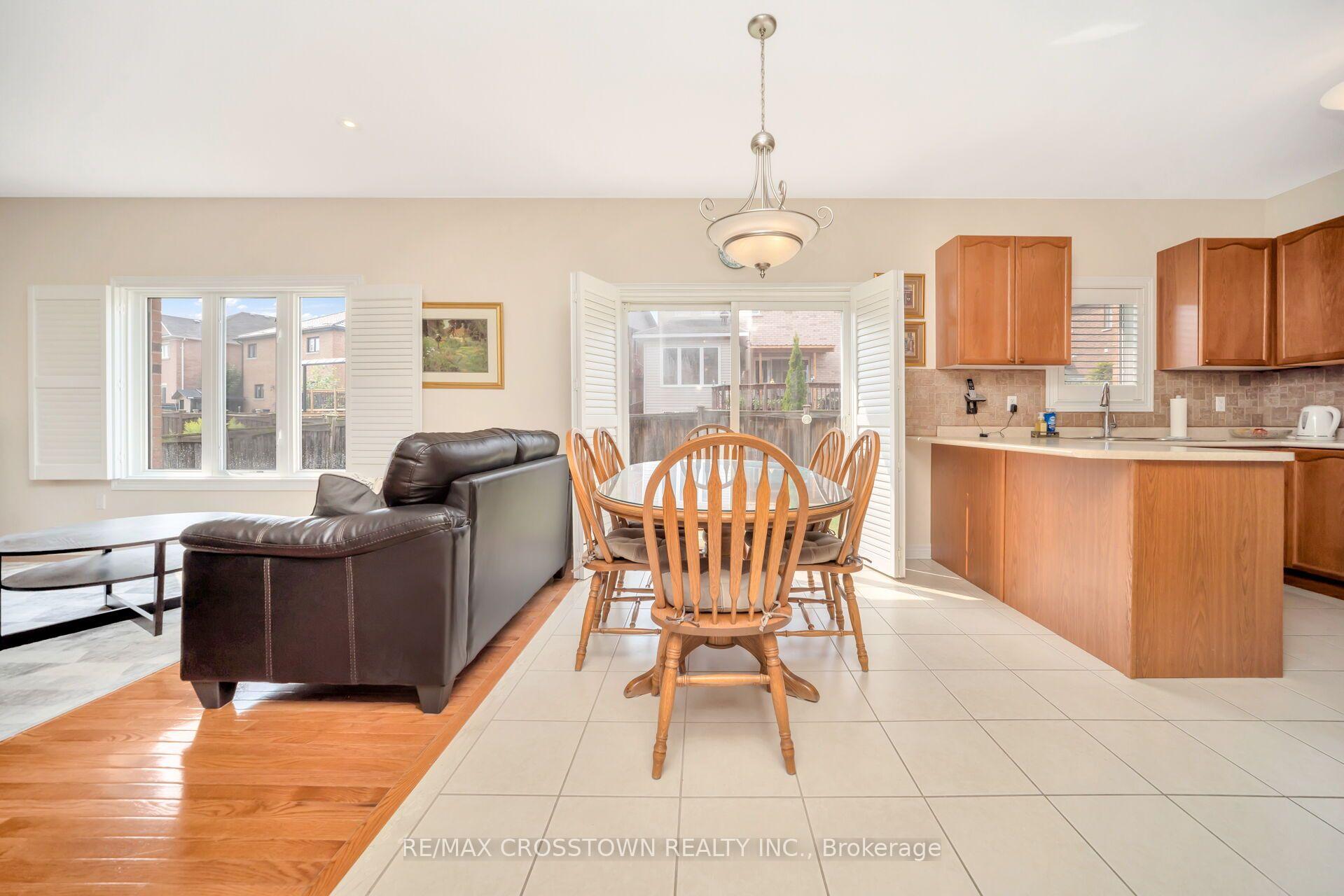 Photo 16 of 67 Sorbonne Drive, Brampton, Vales of Castlemore North — HOMEH