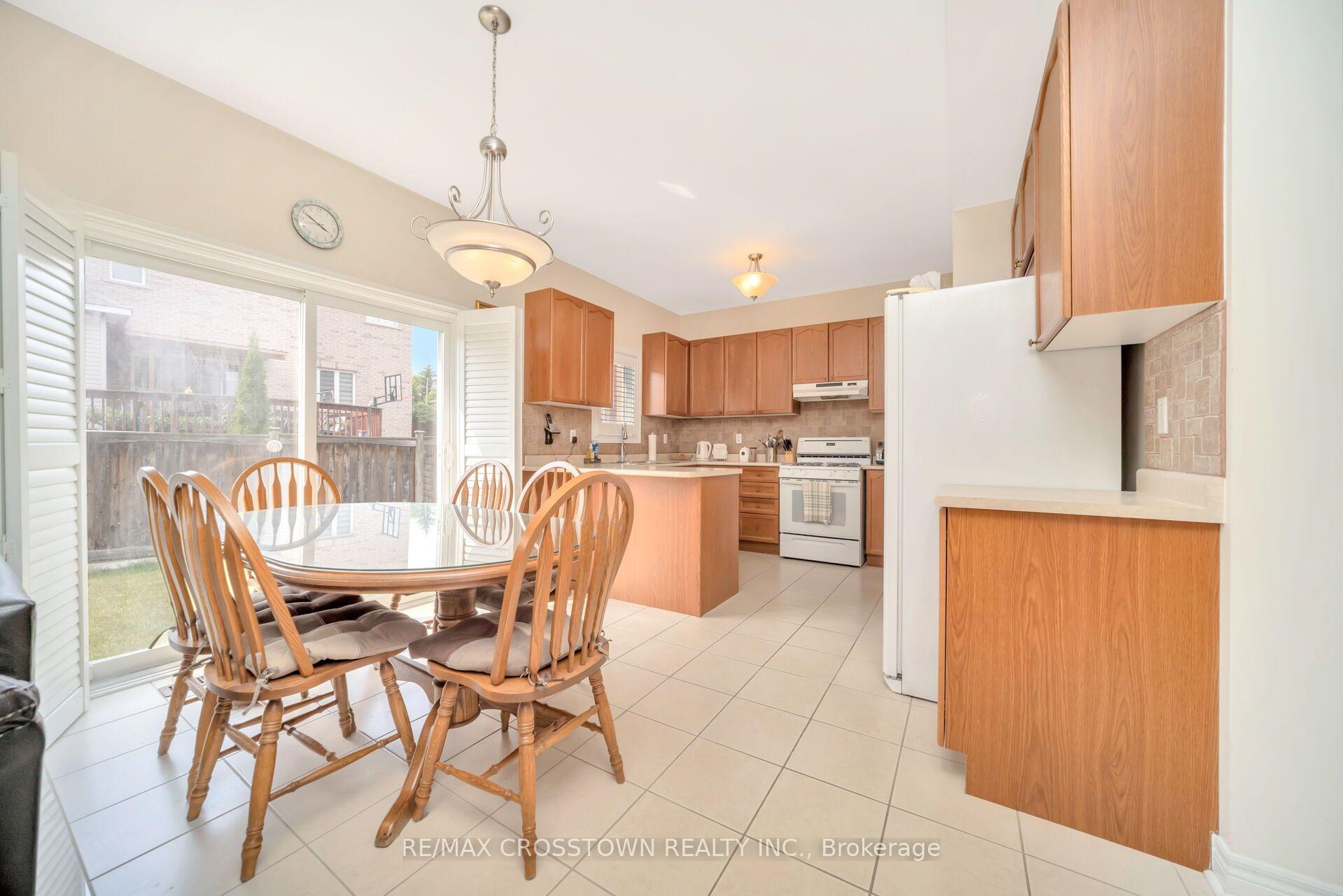 Photo 17 of 67 Sorbonne Drive, Brampton, Vales of Castlemore North — HOMEH