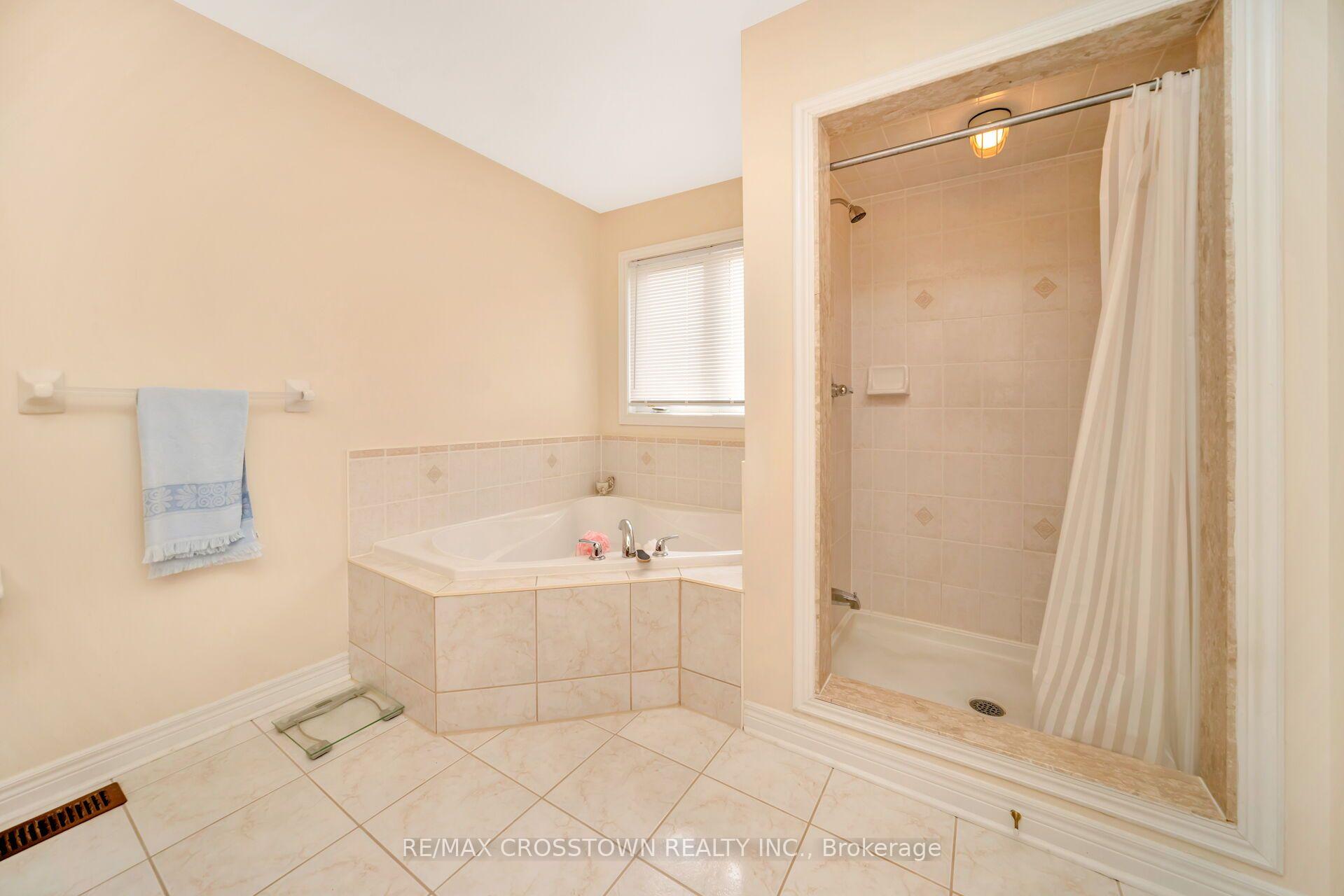 Photo 30 of 67 Sorbonne Drive, Brampton, Vales of Castlemore North — HOMEH