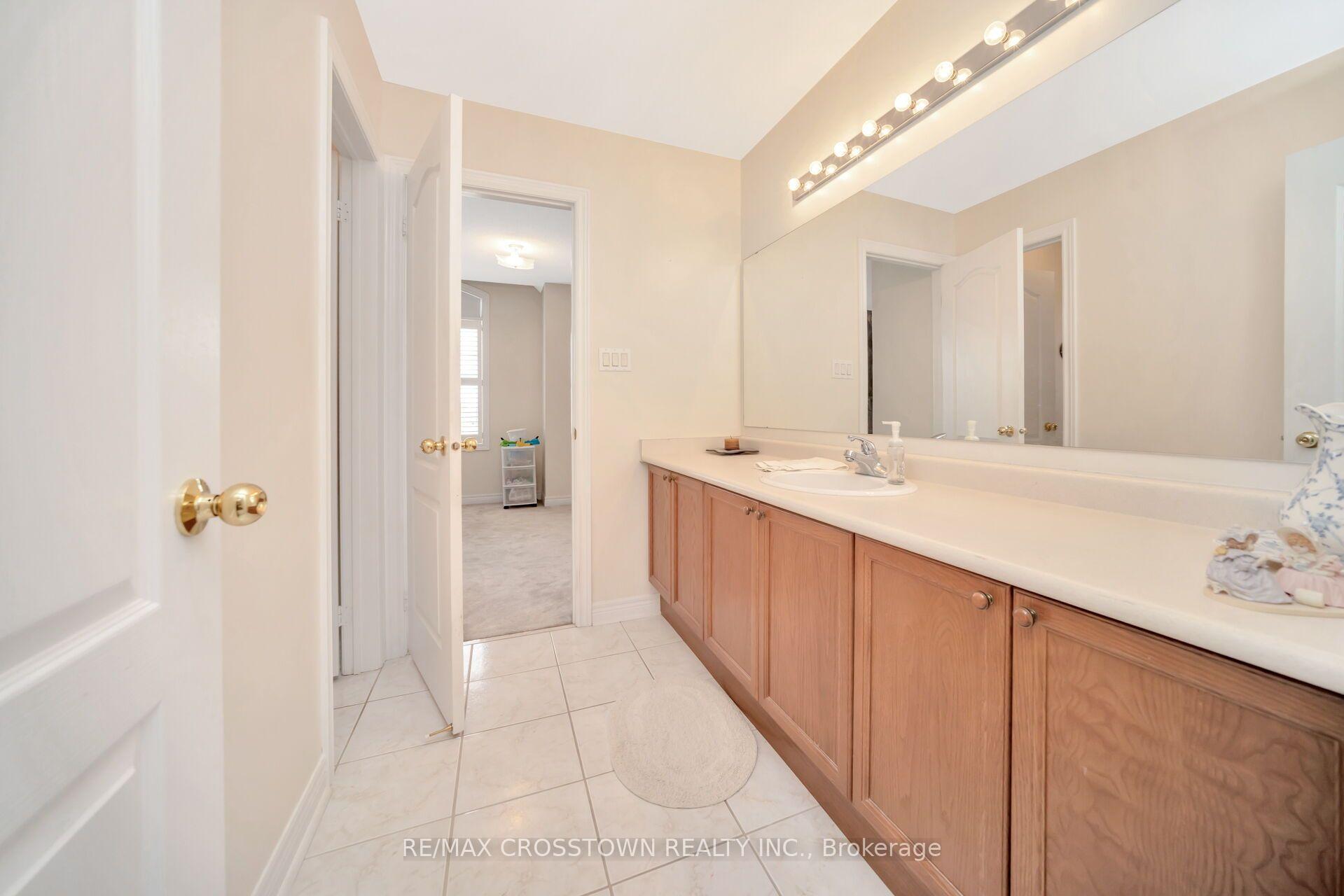 Photo 34 of 67 Sorbonne Drive, Brampton, Vales of Castlemore North — HOMEH