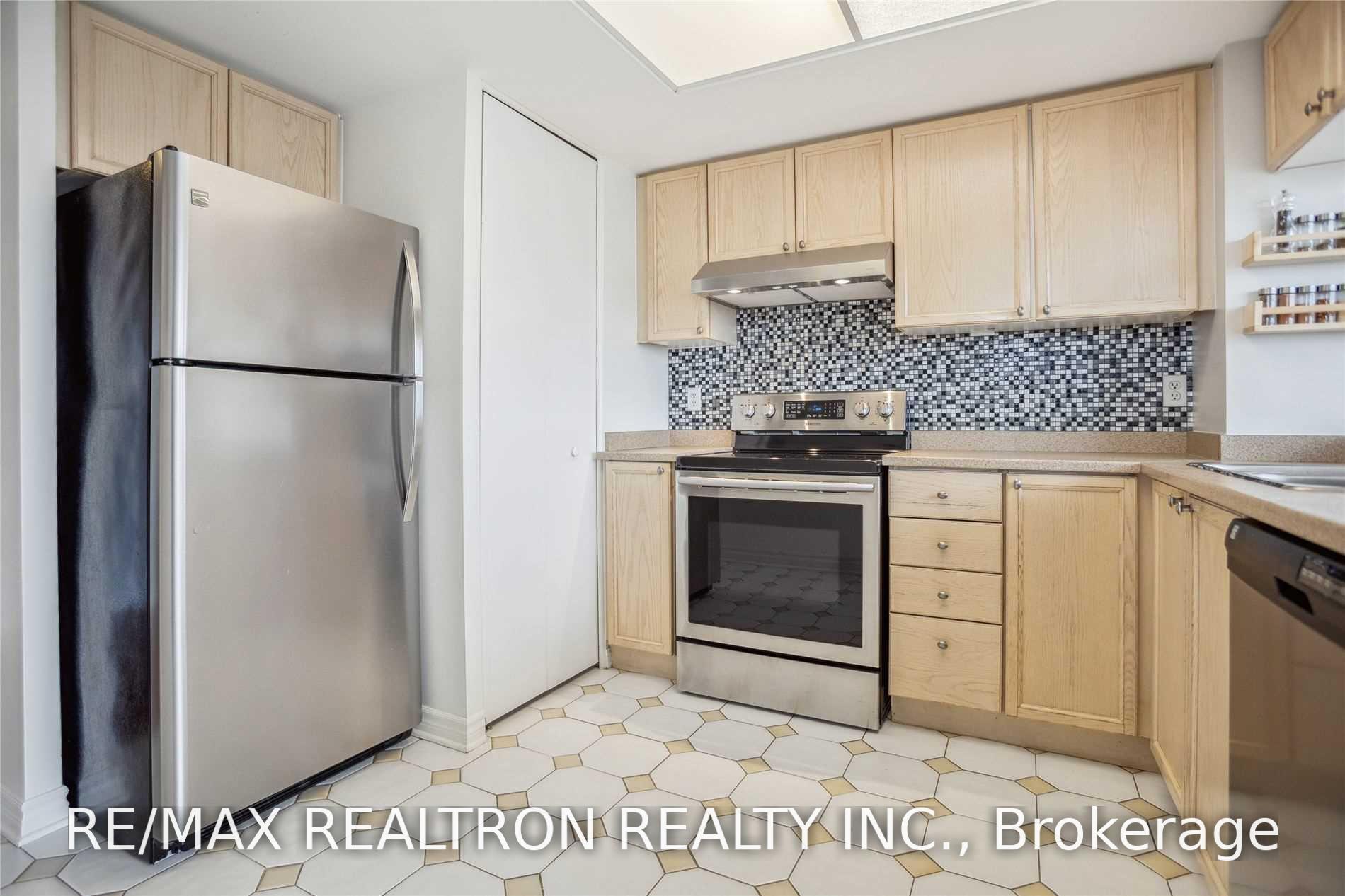 Photo 4 of Unit 410, 101 Subway Crescent, Etobicoke, Islington-City Centre West — HOMEH