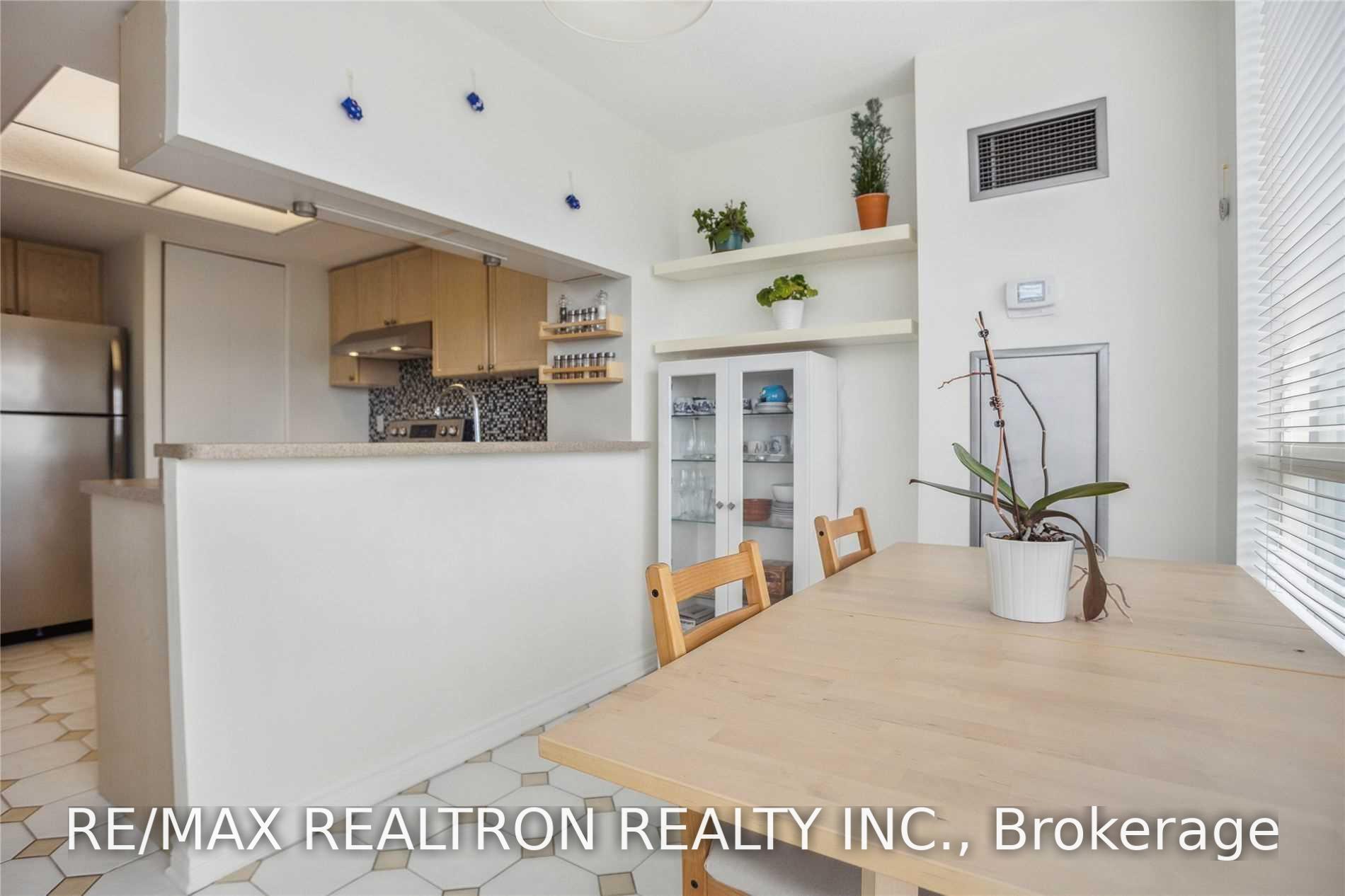 Photo 5 of Unit 410, 101 Subway Crescent, Etobicoke, Islington-City Centre West — HOMEH