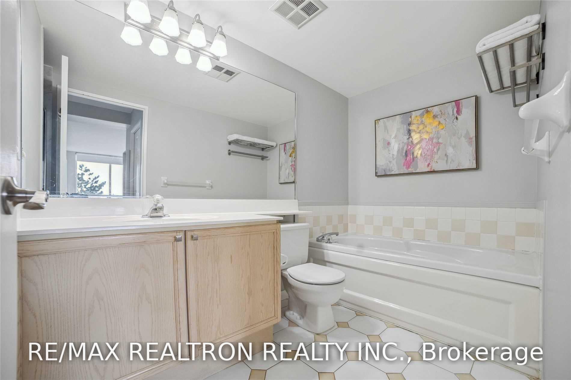 Photo 9 of Unit 410, 101 Subway Crescent, Etobicoke, Islington-City Centre West — HOMEH