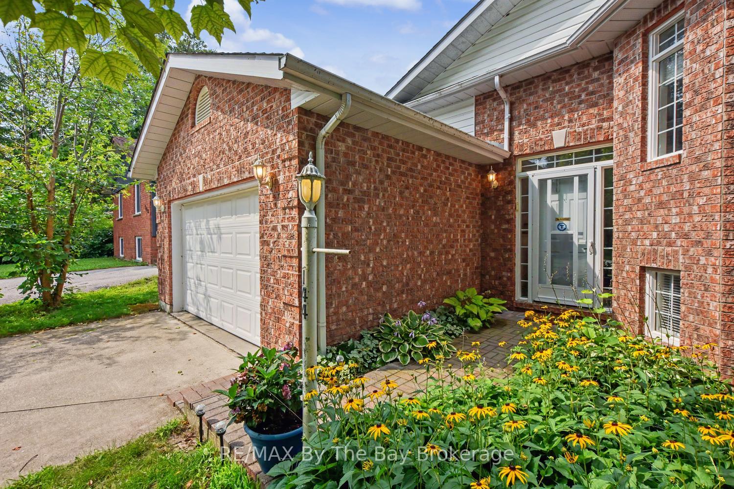 Photo 3 of 144 Smallman Drive, Wasaga Beach — HOMEH