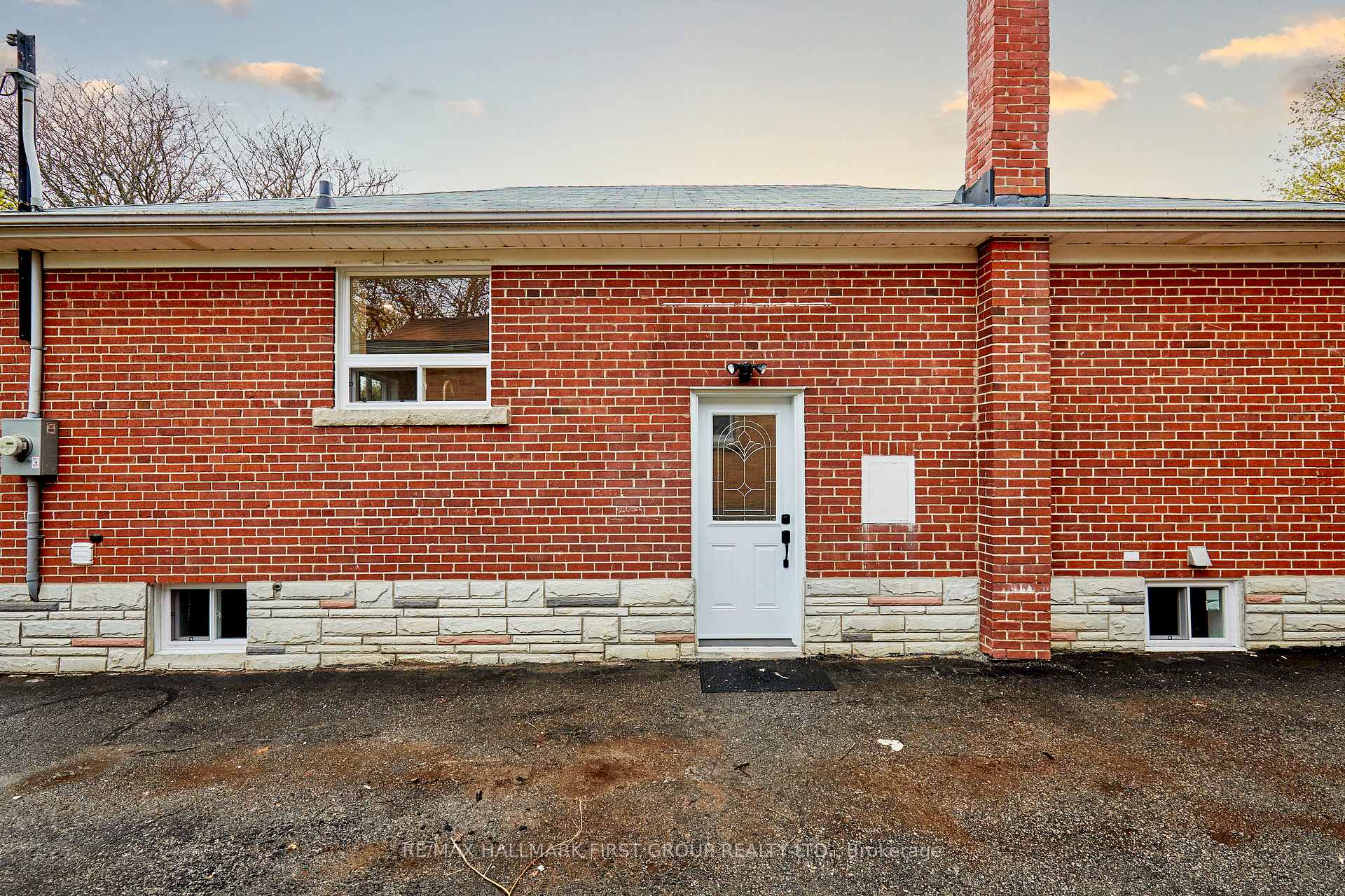 Photo 2 of 295 Baldwin Street, Oshawa, Donevan — HOMEH