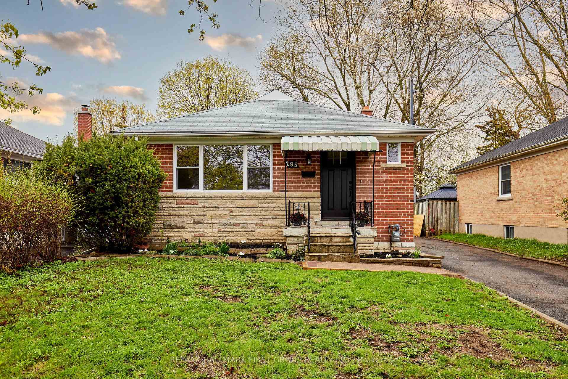 Photo 3 of 295 Baldwin Street, Oshawa, Donevan — HOMEH