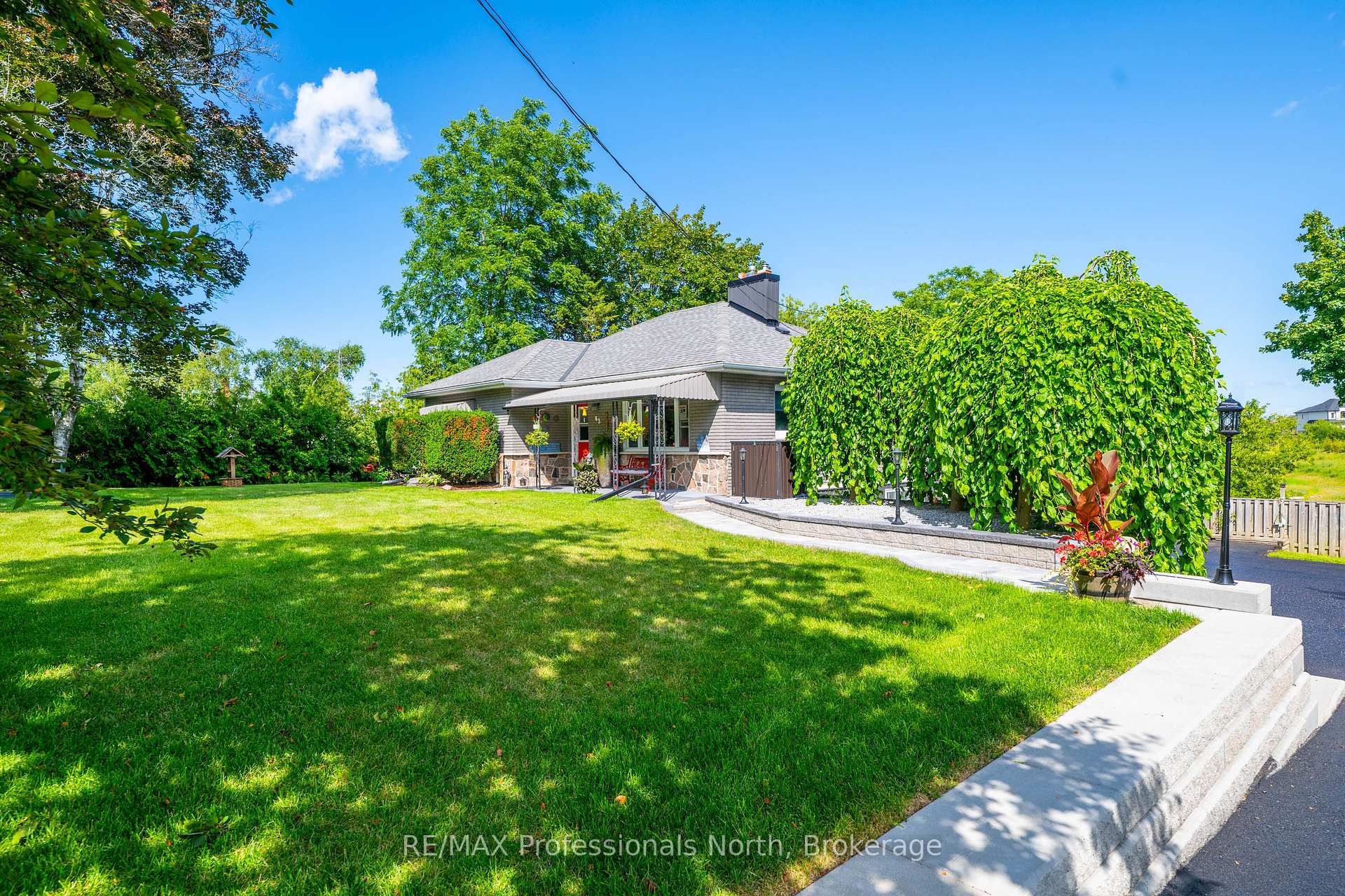 Photo 10 of 63 The Queensway, Georgina, Keswick North — HOMEH