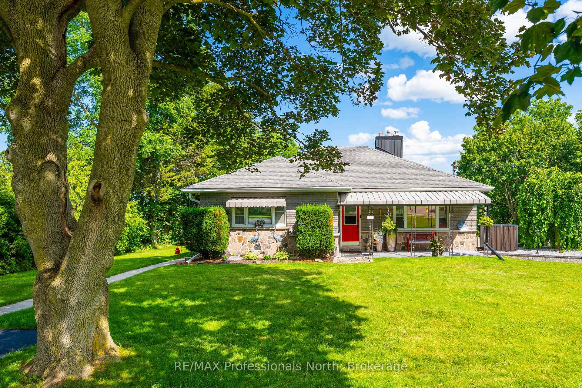 Photo 13 of 63 The Queensway, Georgina, Keswick North — HOMEH