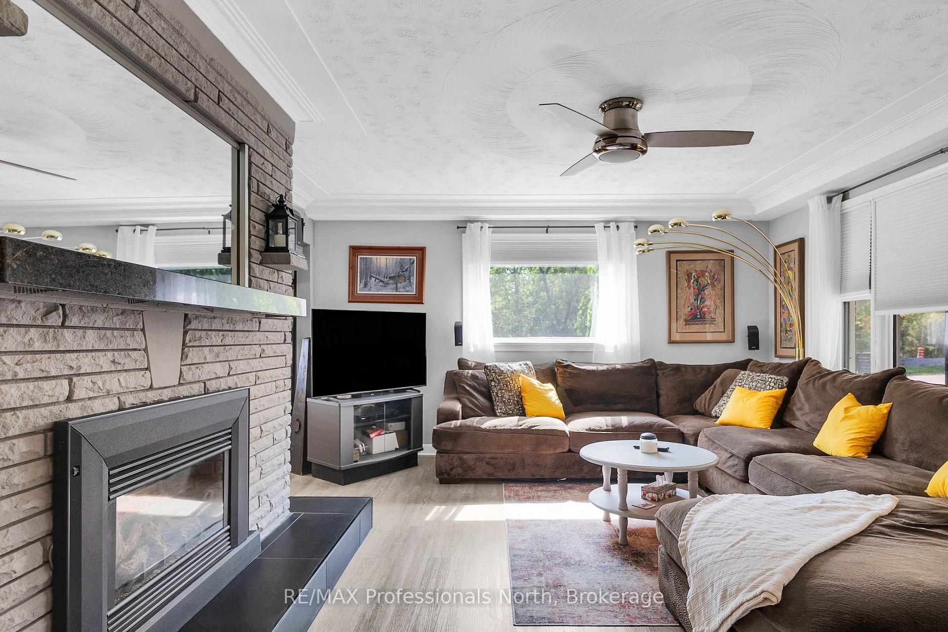 Photo 18 of 63 The Queensway, Georgina, Keswick North — HOMEH