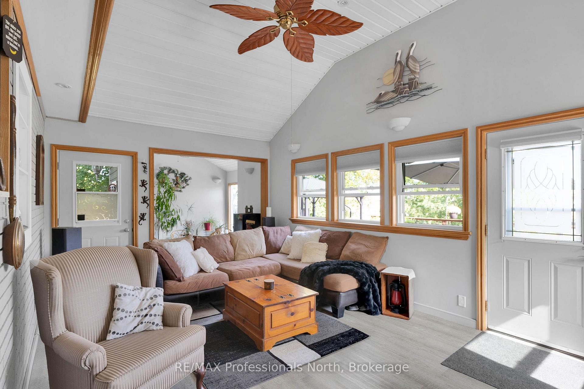 Photo 31 of 63 The Queensway, Georgina, Keswick North — HOMEH
