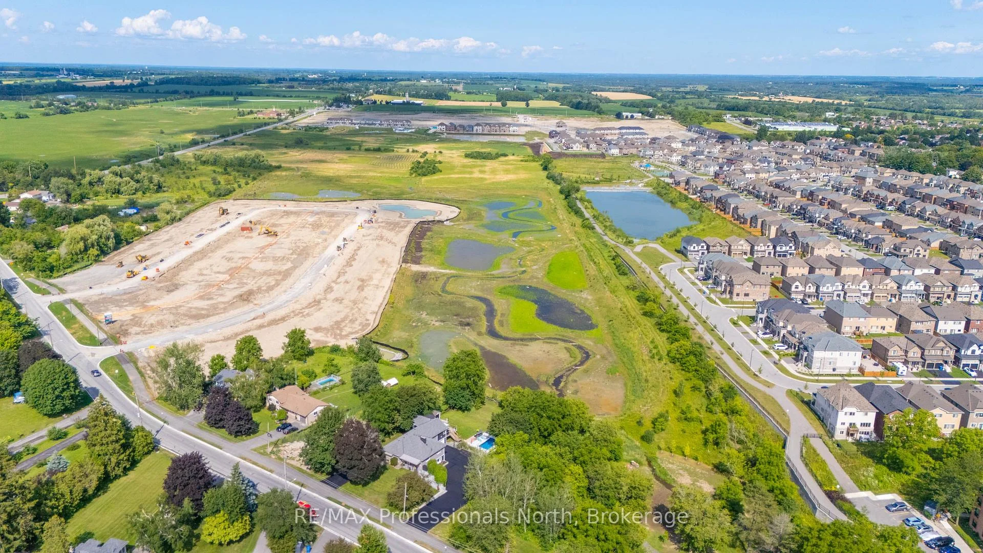 Photo 2 of 63 The Queensway, Georgina, Keswick North — HOMEH