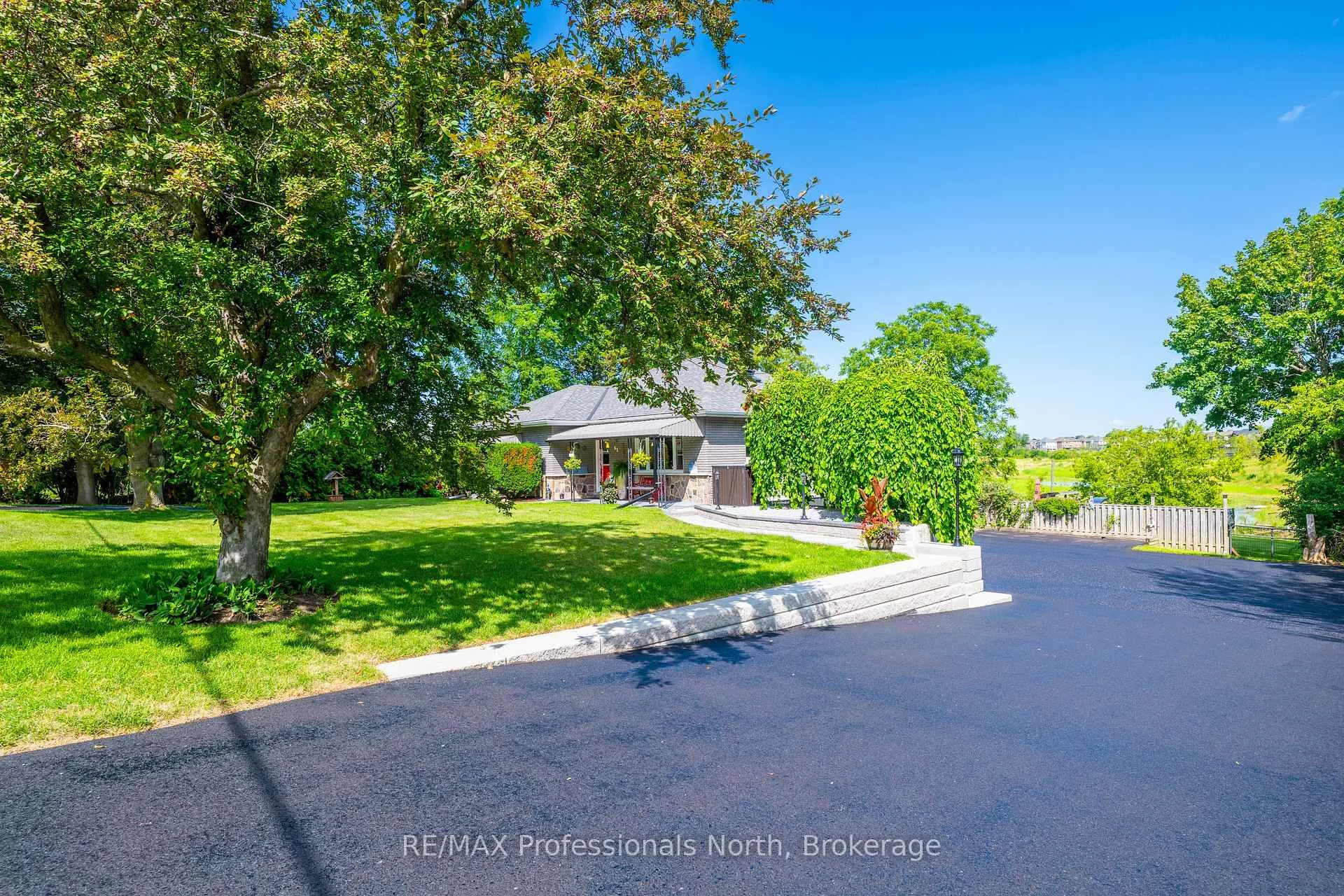 Photo 16 of 63 The Queensway, Georgina, Keswick North — HOMEH