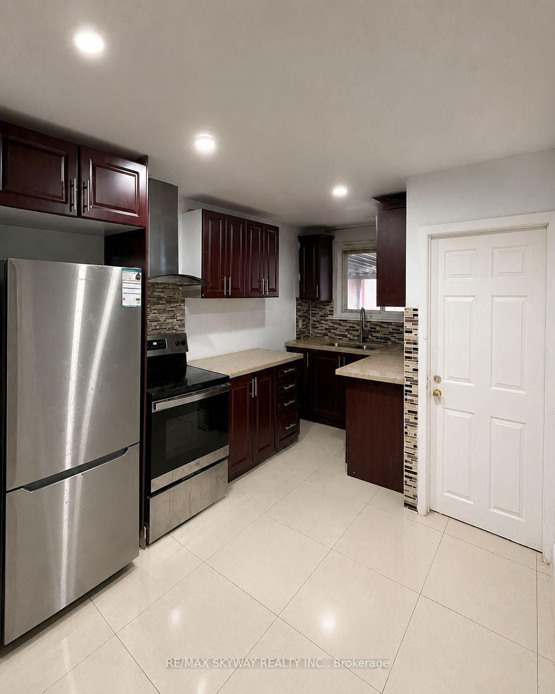 Photo 2 of 40 Dorward Drive, Etobicoke, Mount Olive-Silverstone-Jamestown — HOMEH
