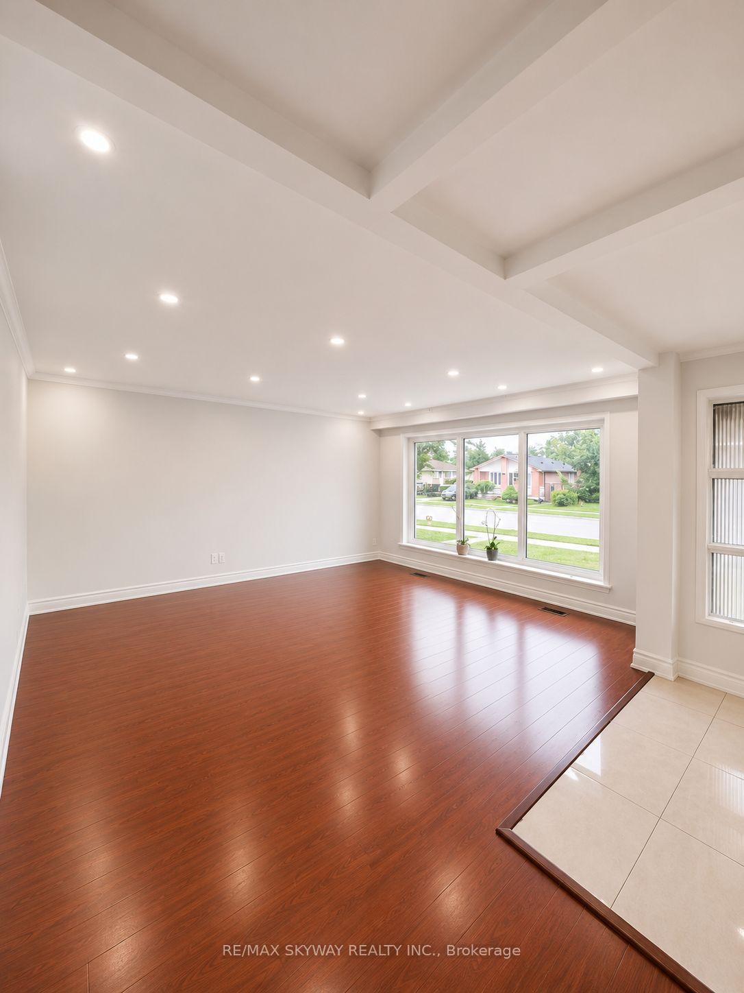 Photo 8 of 40 Dorward Drive, Etobicoke, Mount Olive-Silverstone-Jamestown — HOMEH