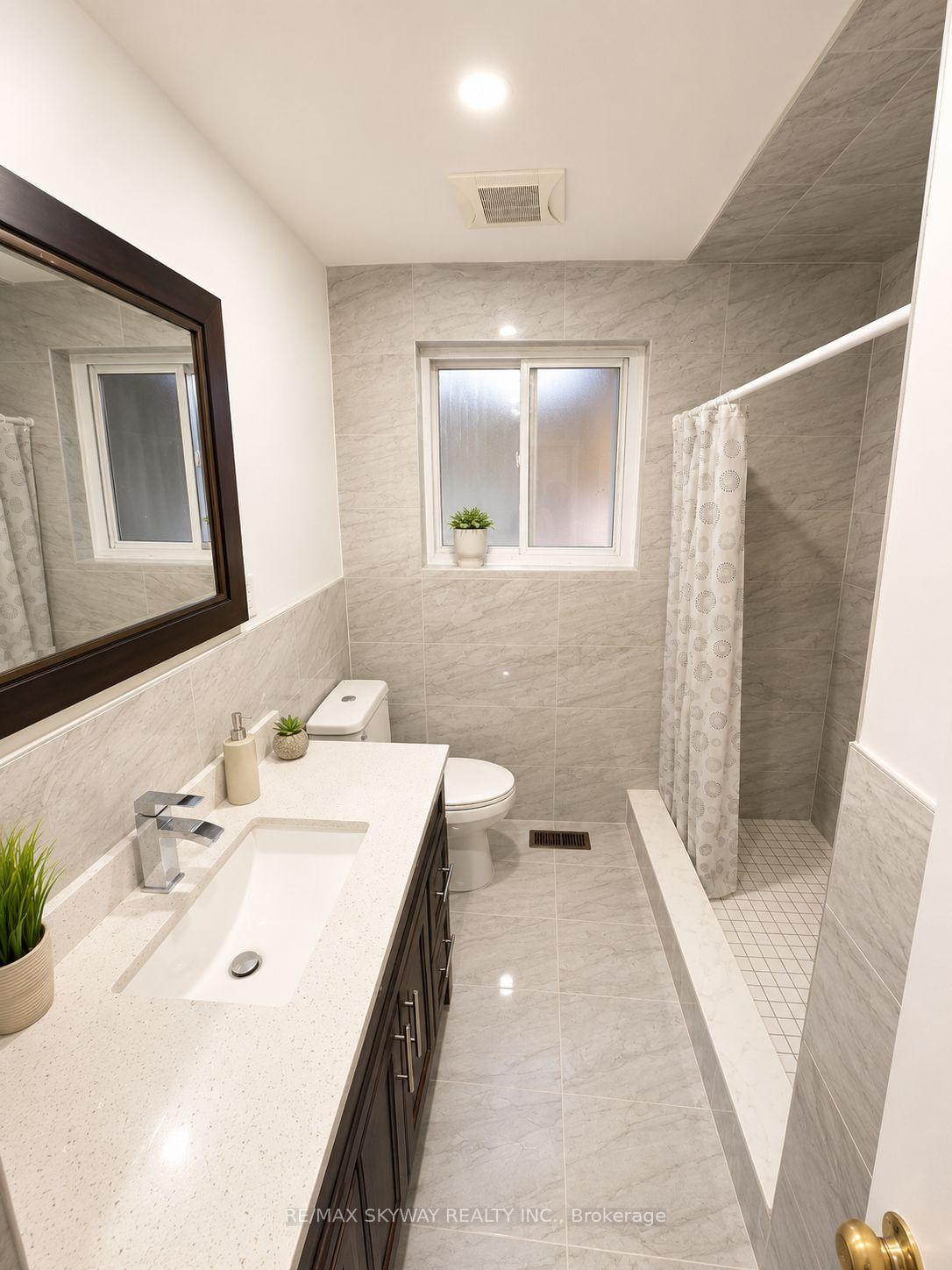 Photo 9 of 40 Dorward Drive, Etobicoke, Mount Olive-Silverstone-Jamestown — HOMEH