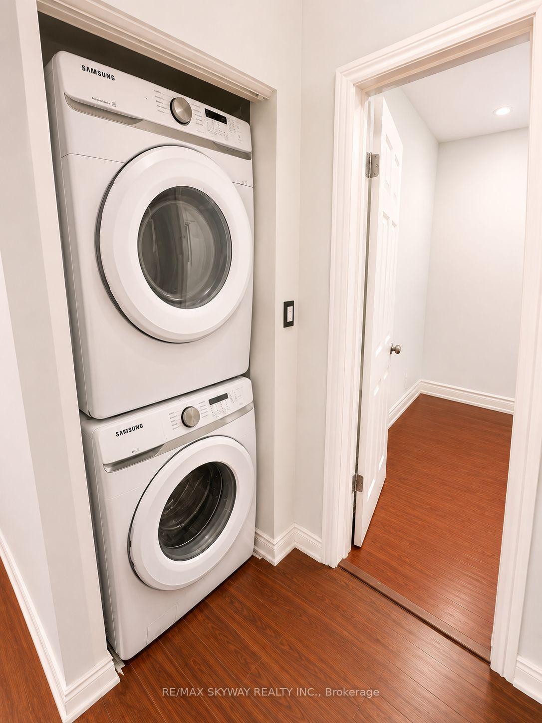 Photo 11 of 40 Dorward Drive, Etobicoke, Mount Olive-Silverstone-Jamestown — HOMEH