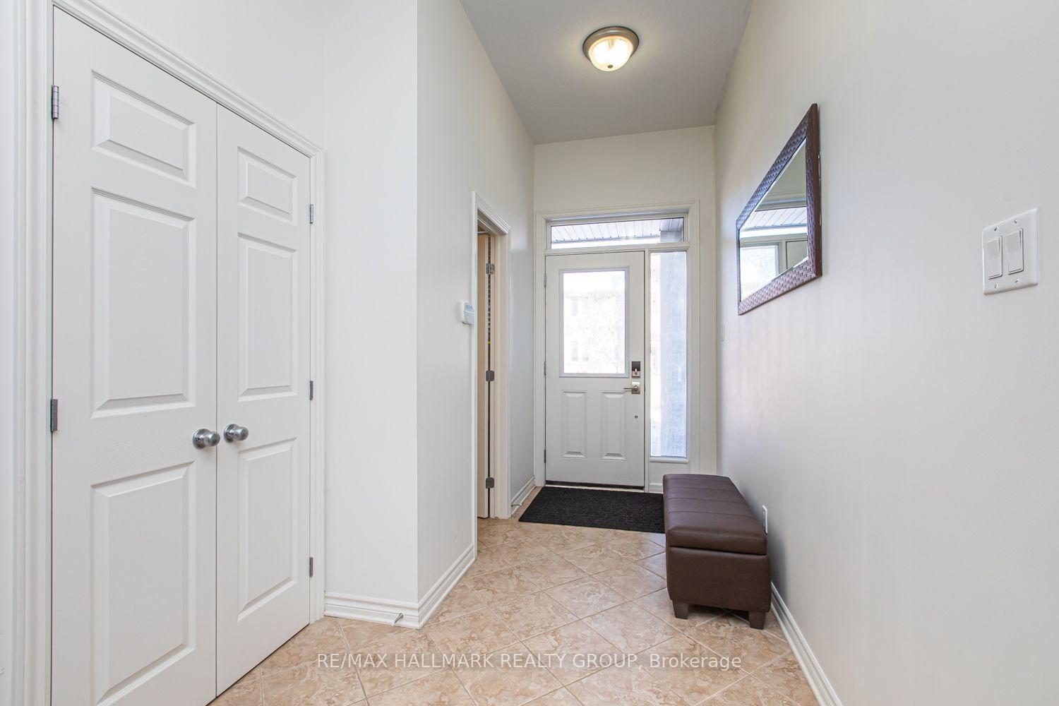 Photo 3 of 534 Rochefort Circle, Ottawa, Avalon West — HOMEH