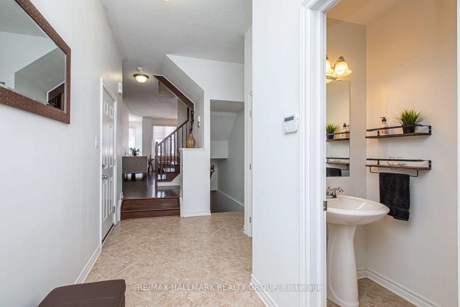 Photo 4 of 534 Rochefort Circle, Ottawa, Avalon West — HOMEH