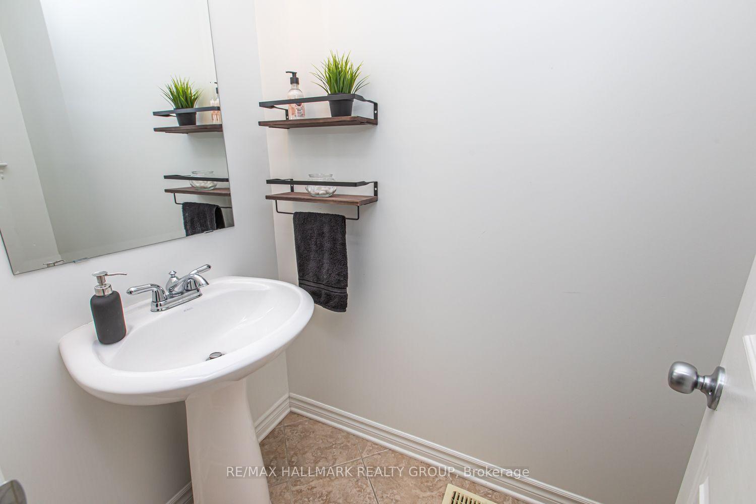Photo 5 of 534 Rochefort Circle, Ottawa, Avalon West — HOMEH