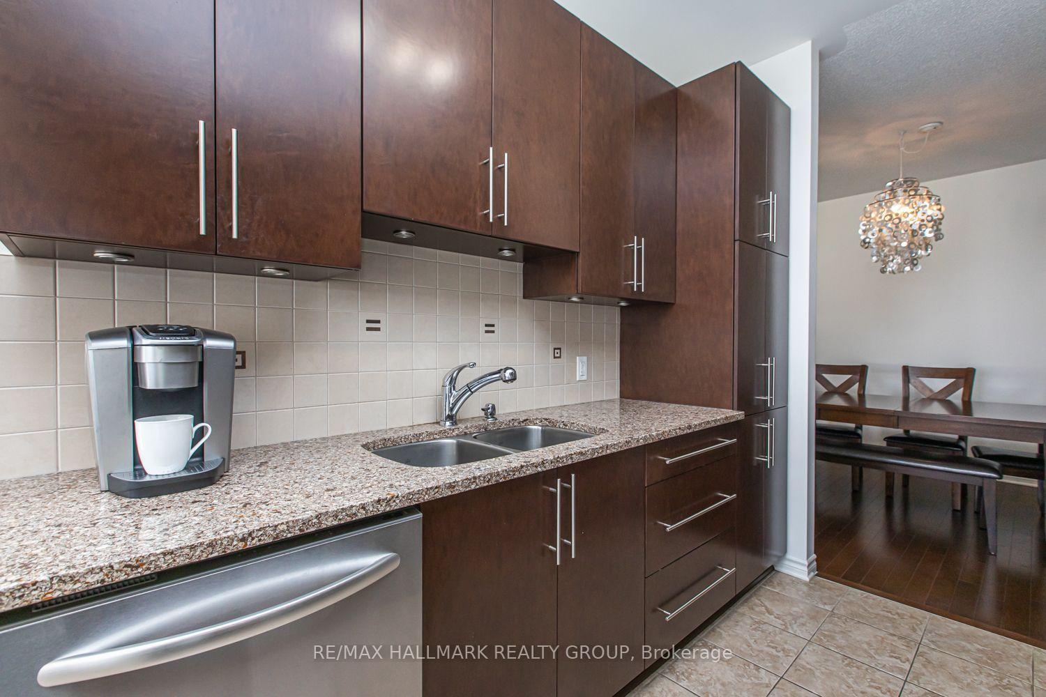 Photo 10 of 534 Rochefort Circle, Ottawa, Avalon West — HOMEH