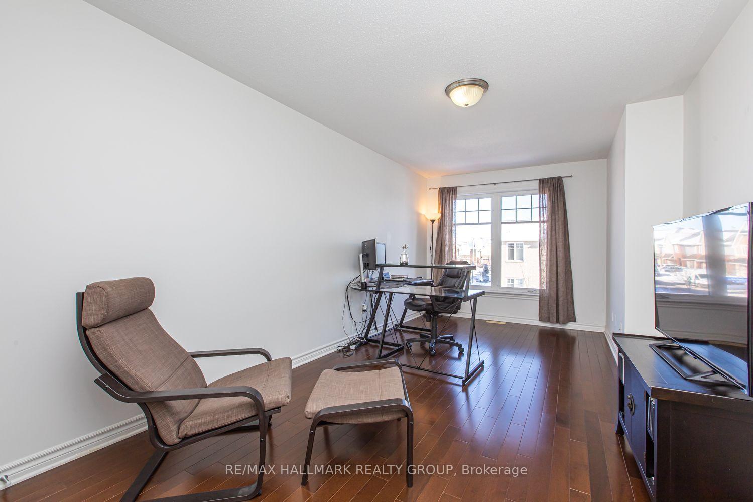 Photo 19 of 534 Rochefort Circle, Ottawa, Avalon West — HOMEH