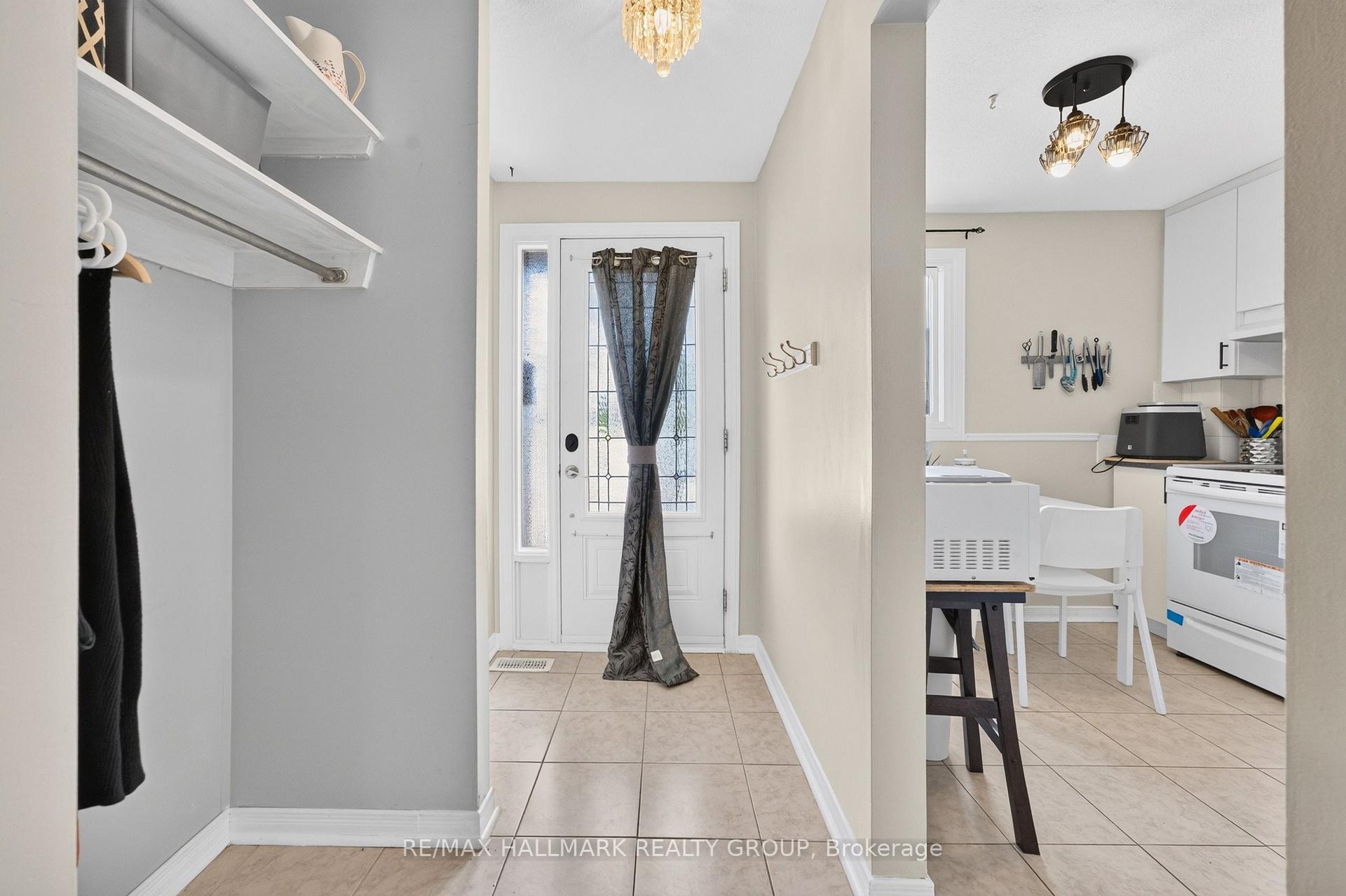 Photo 4 of 7009 Bilberry Drive, Ottawa, Convent Glen North — HOMEH