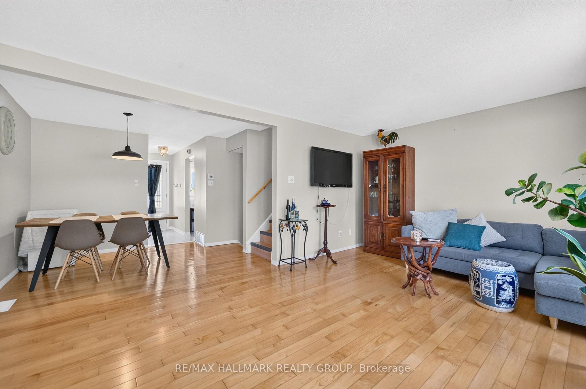 Photo 8 of 7009 Bilberry Drive, Ottawa, Convent Glen North — HOMEH