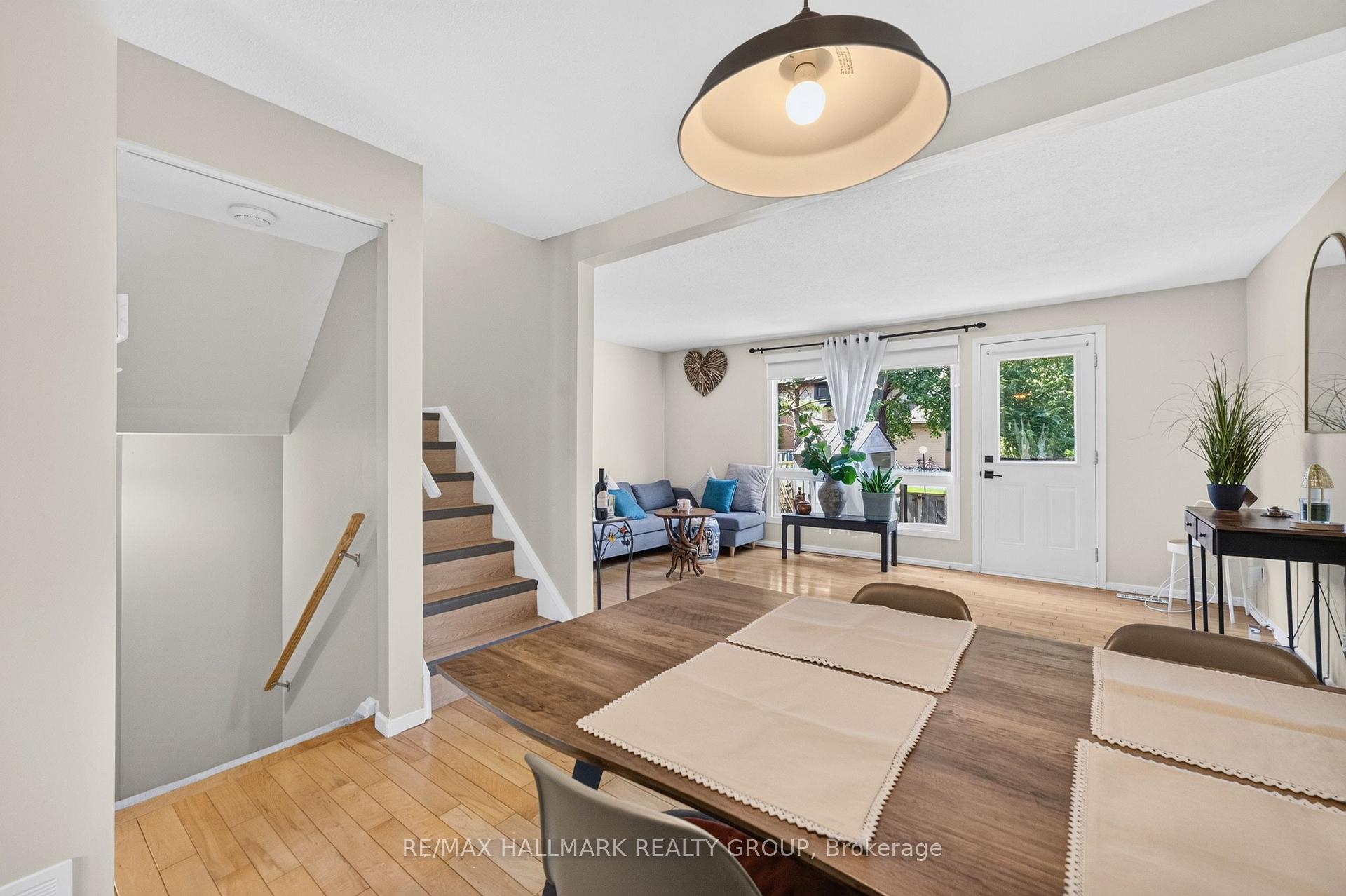 Photo 12 of 7009 Bilberry Drive, Ottawa, Convent Glen North — HOMEH