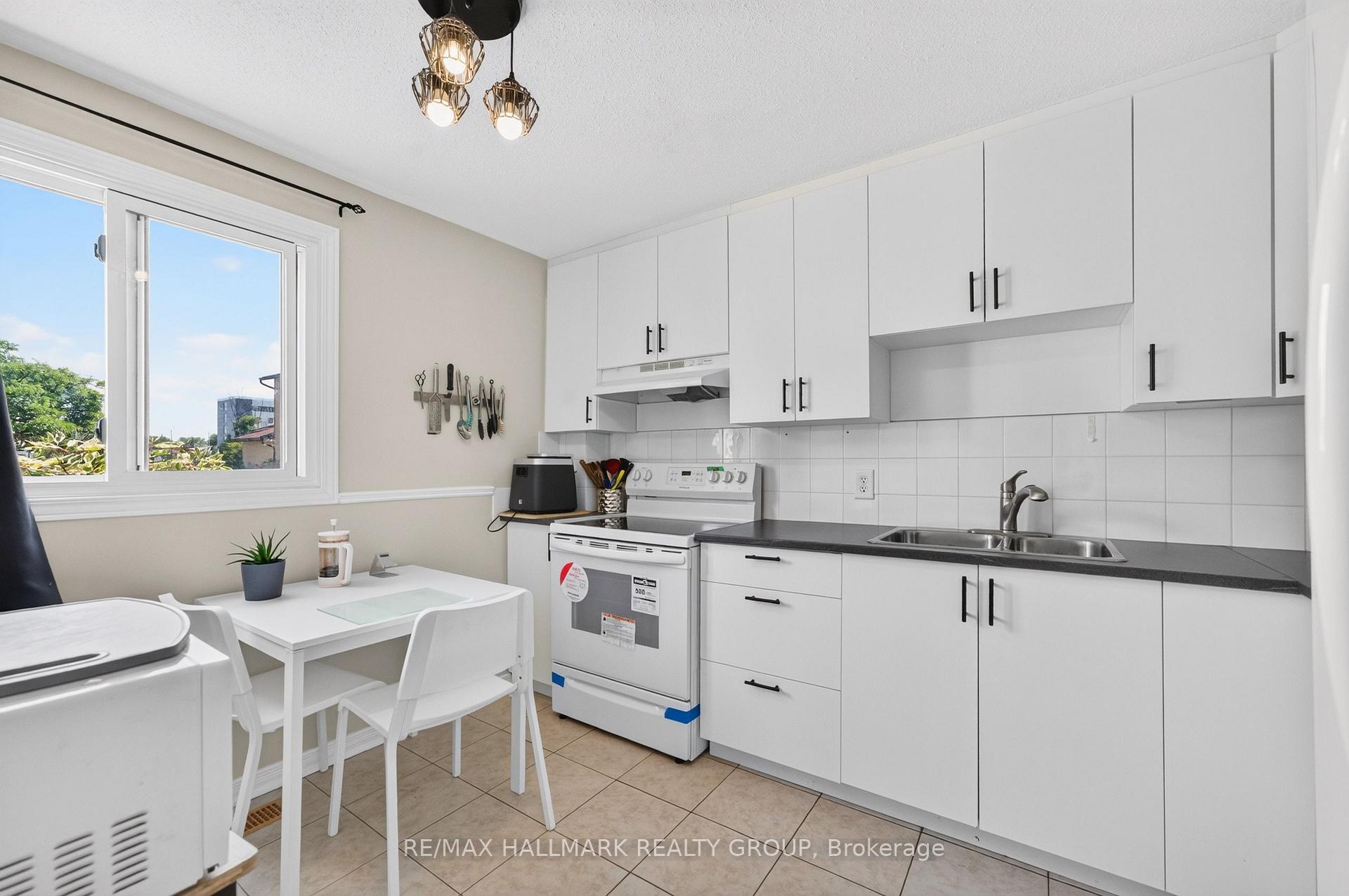 Photo 14 of 7009 Bilberry Drive, Ottawa, Convent Glen North — HOMEH