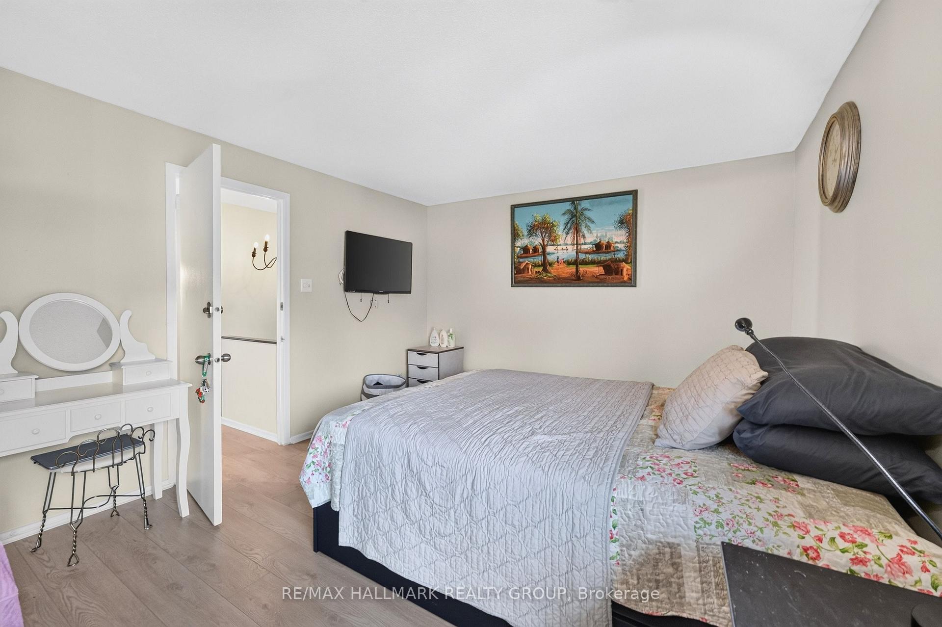 Photo 18 of 7009 Bilberry Drive, Ottawa, Convent Glen North — HOMEH