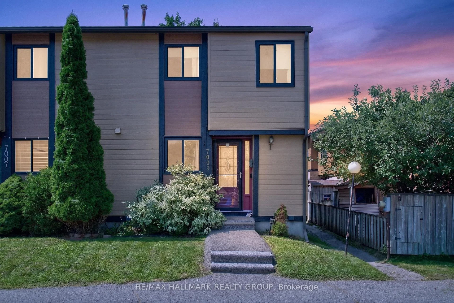 Photo 3 of 7009 Bilberry Drive, Ottawa, Convent Glen North — HOMEH