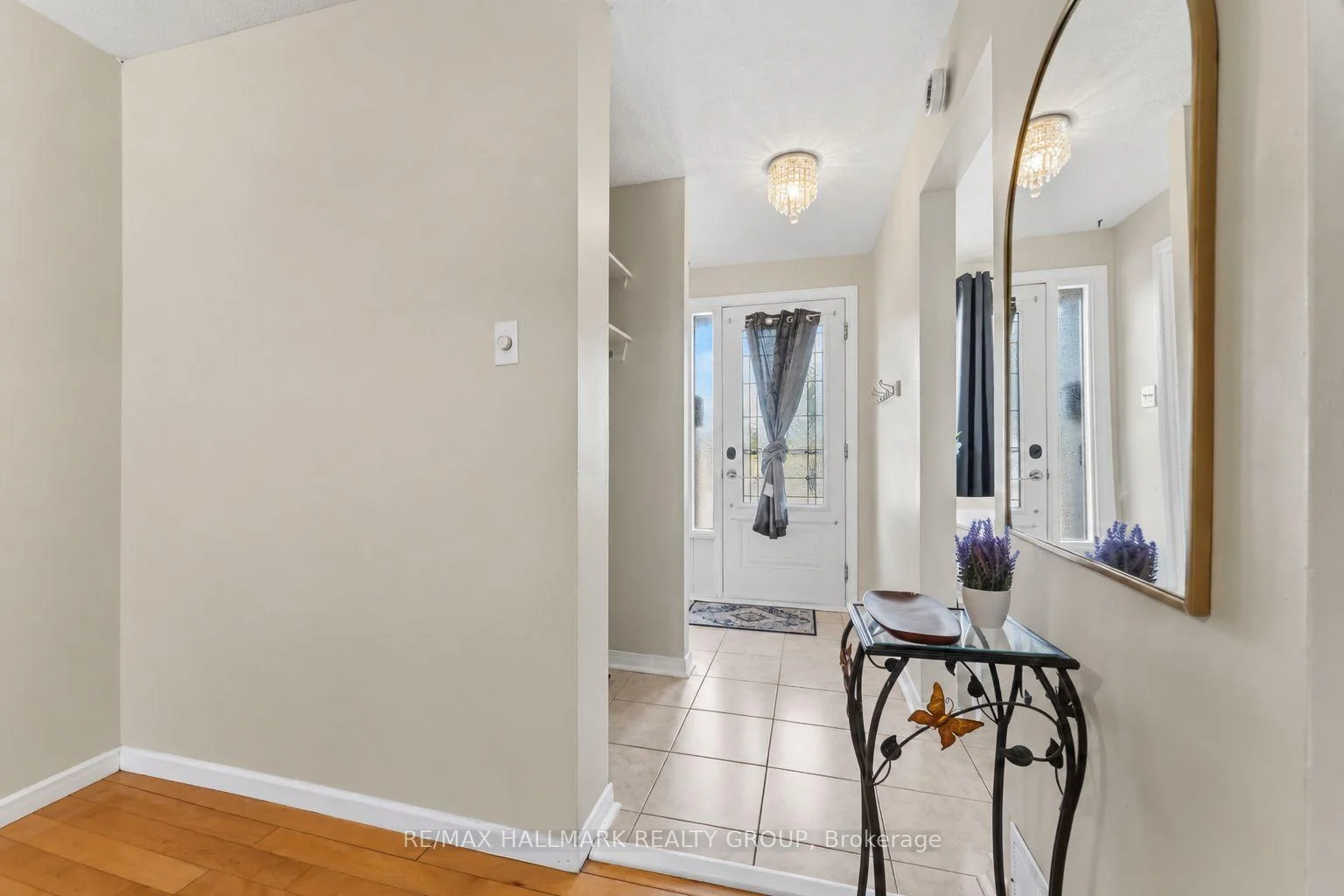Photo 5 of 7009 Bilberry Drive, Ottawa, Convent Glen North — HOMEH
