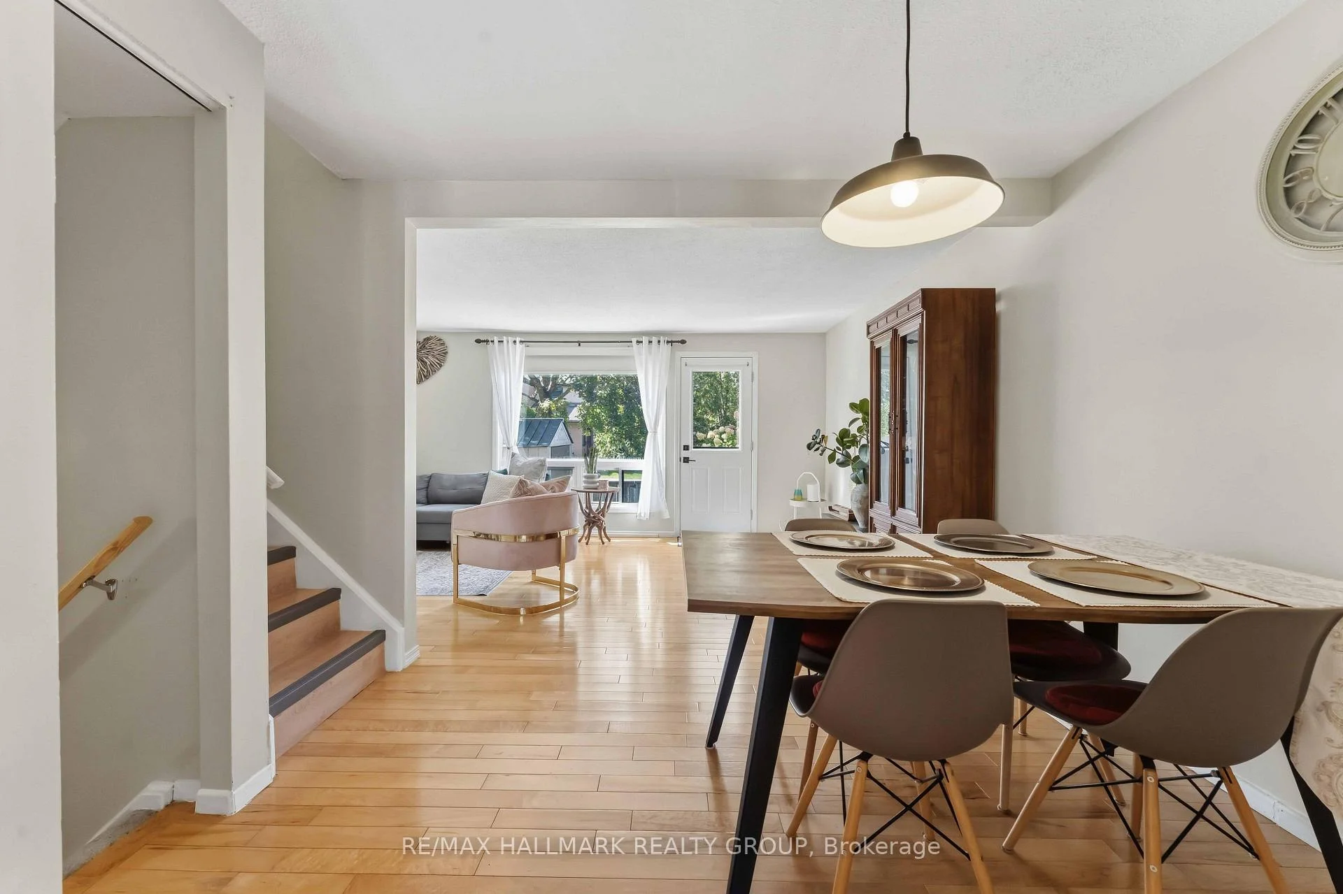Photo 7 of 7009 Bilberry Drive, Ottawa, Convent Glen North — HOMEH