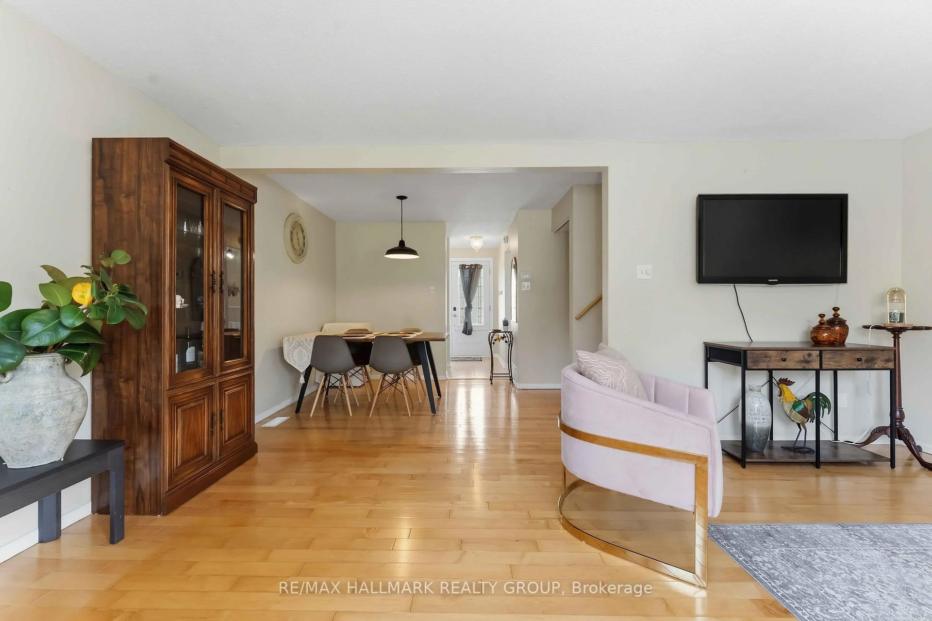 Photo 9 of 7009 Bilberry Drive, Ottawa, Convent Glen North — HOMEH