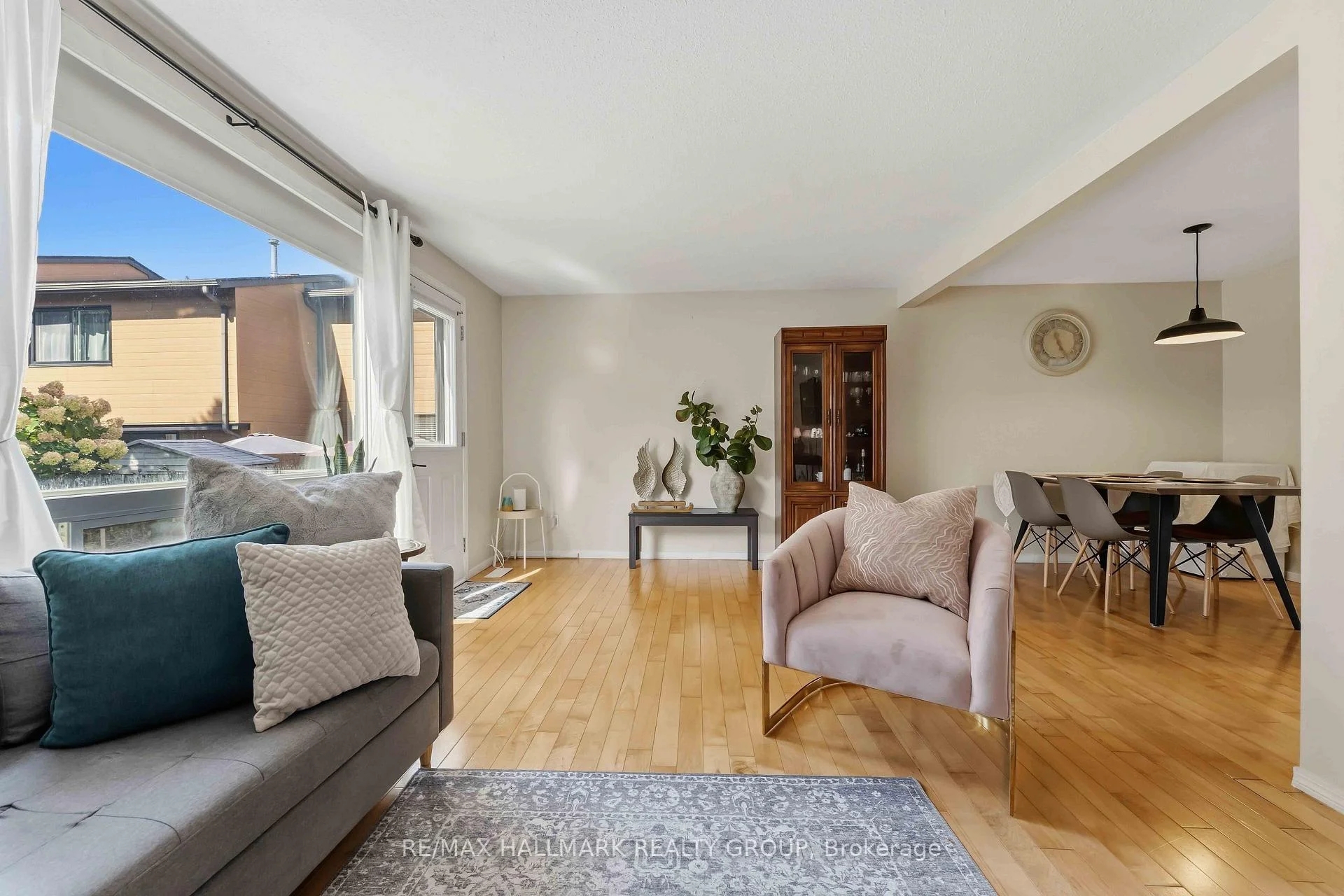 Photo 15 of 7009 Bilberry Drive, Ottawa, Convent Glen North — HOMEH