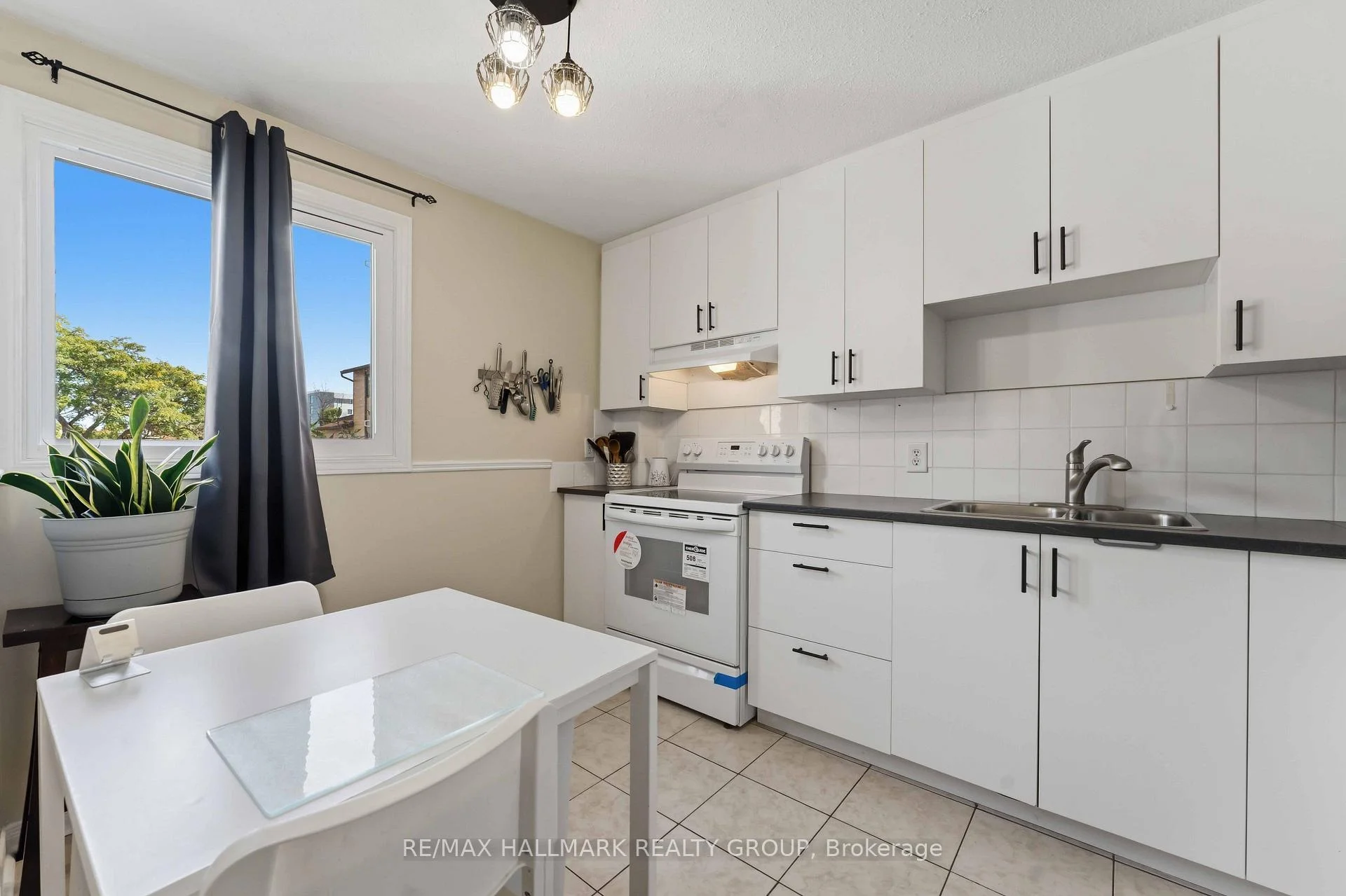 Photo 17 of 7009 Bilberry Drive, Ottawa, Convent Glen North — HOMEH
