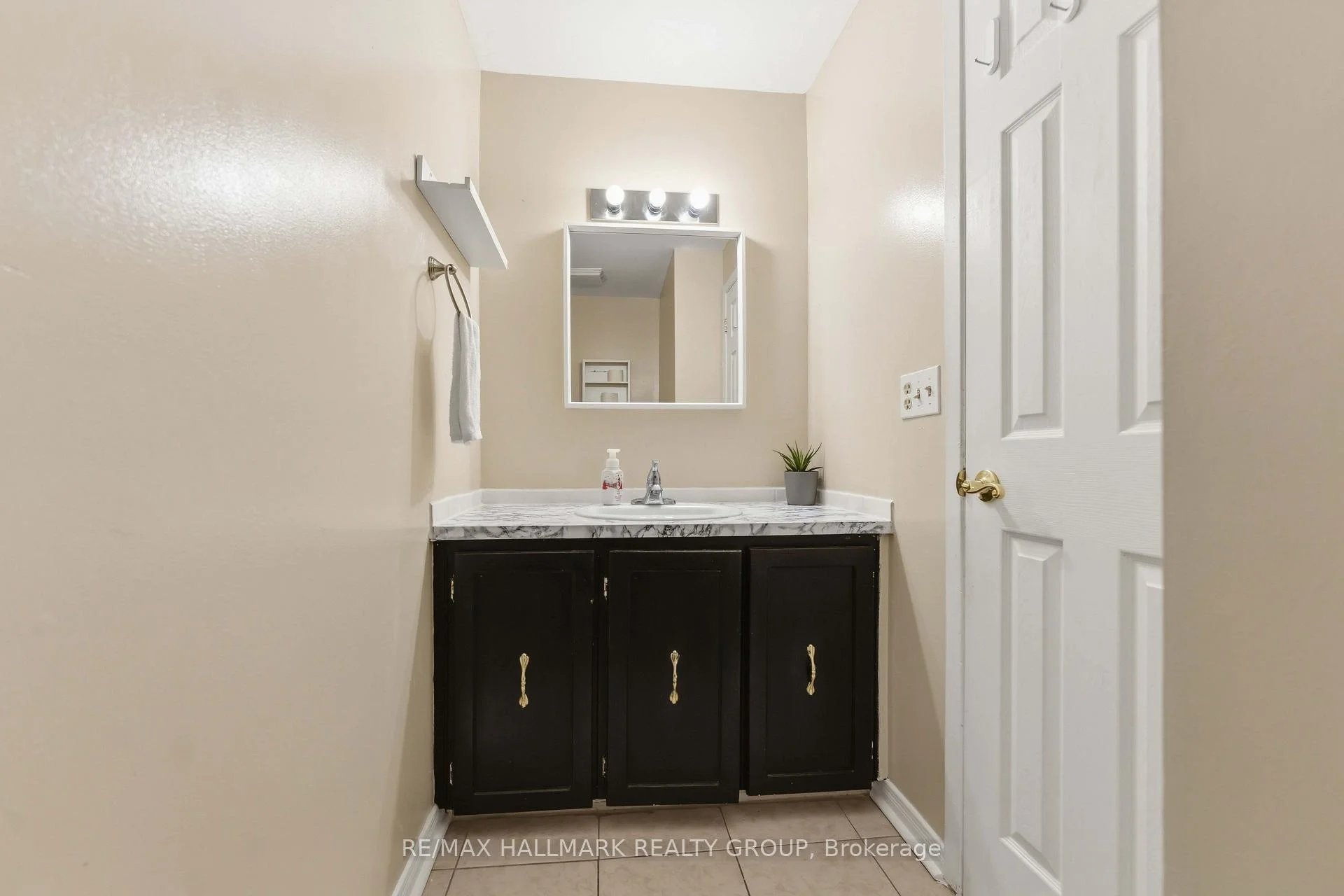 Photo 21 of 7009 Bilberry Drive, Ottawa, Convent Glen North — HOMEH