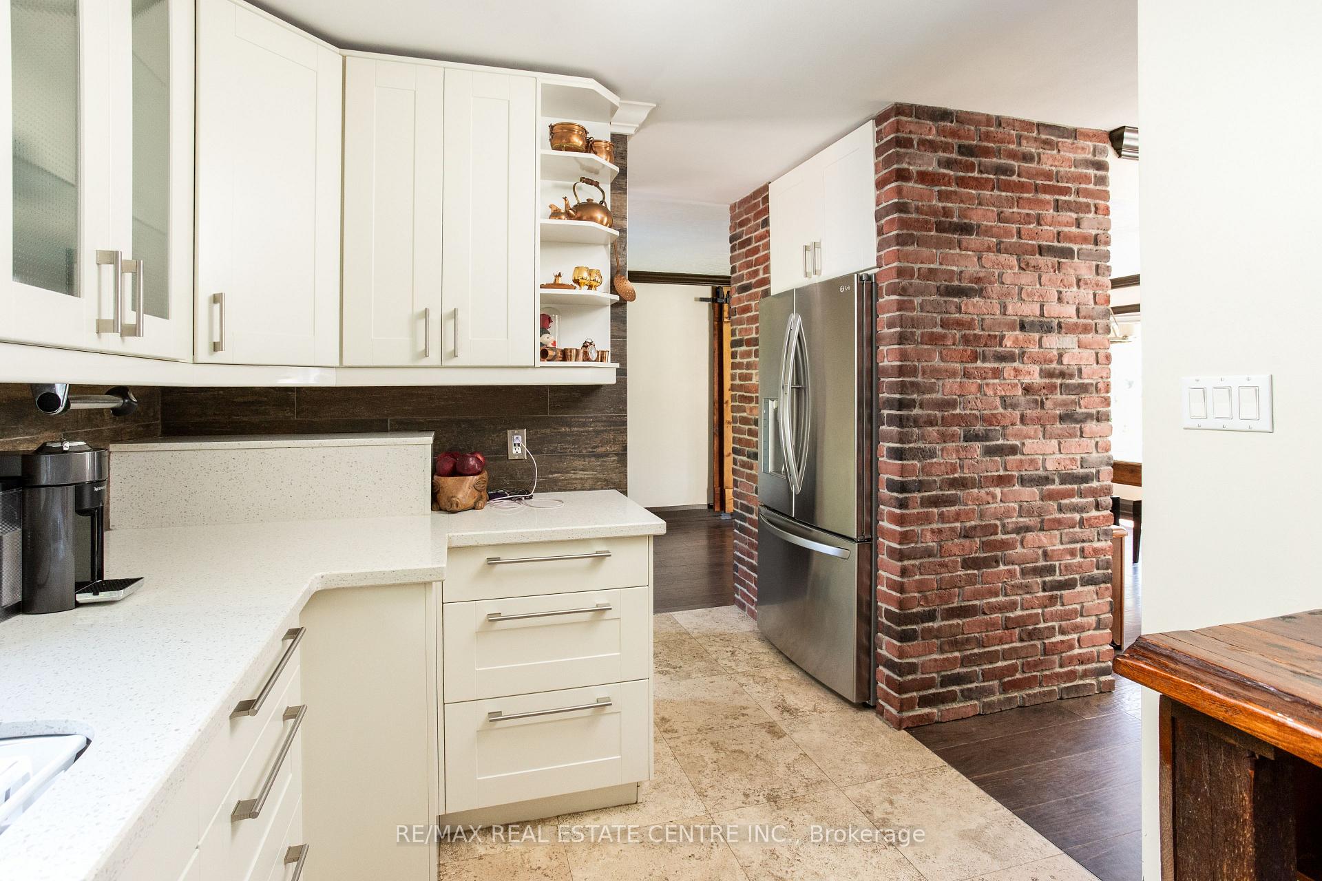 Photo 3 of 2450 Edenhurst Drive, Mississauga, Cooksville — HOMEH