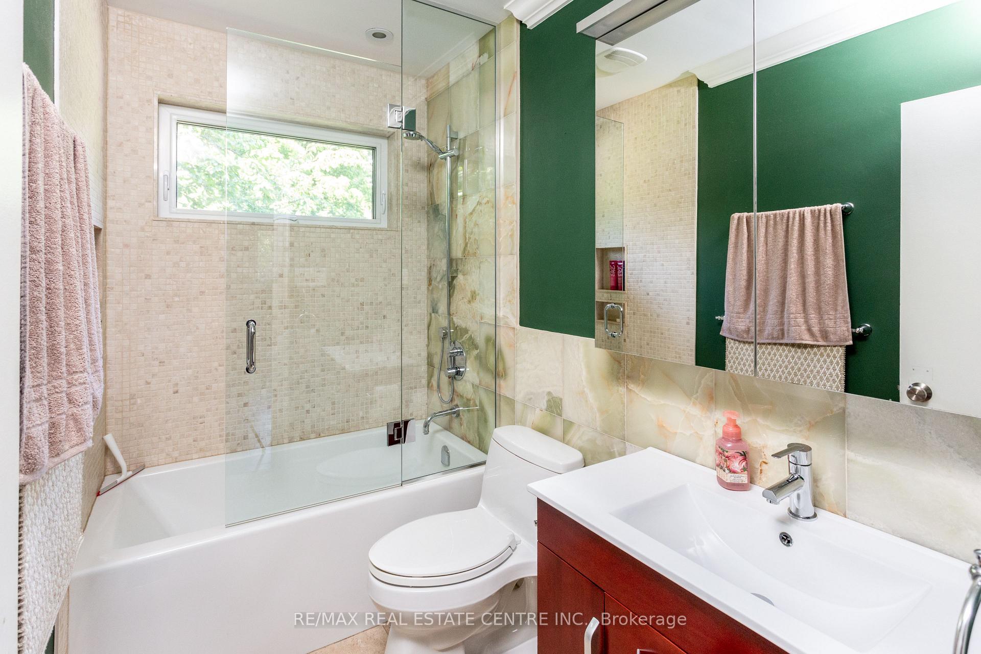 Photo 13 of 2450 Edenhurst Drive, Mississauga, Cooksville — HOMEH